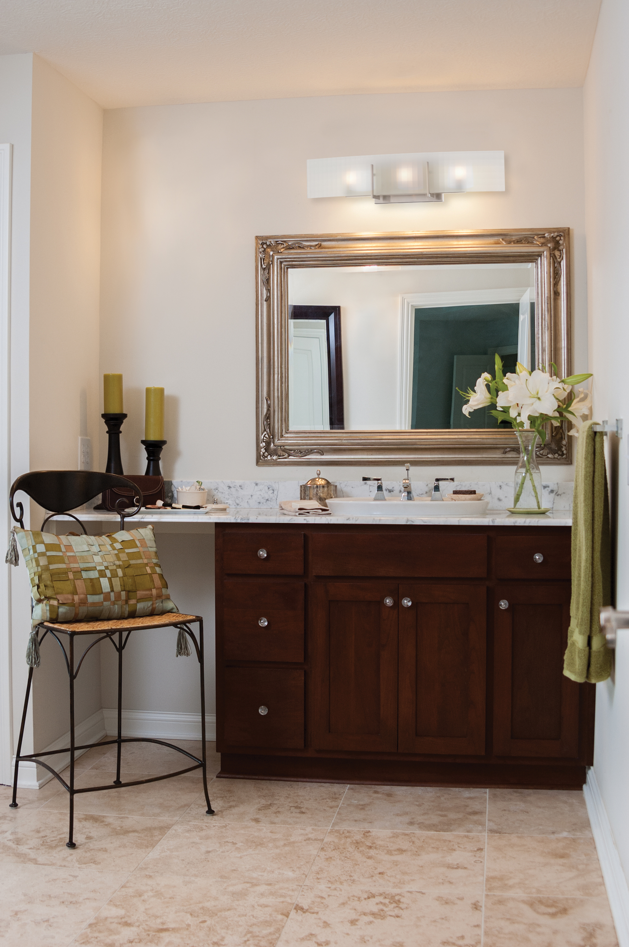 YOGI - 3 LT HALOGEN VANITY - 60-5187