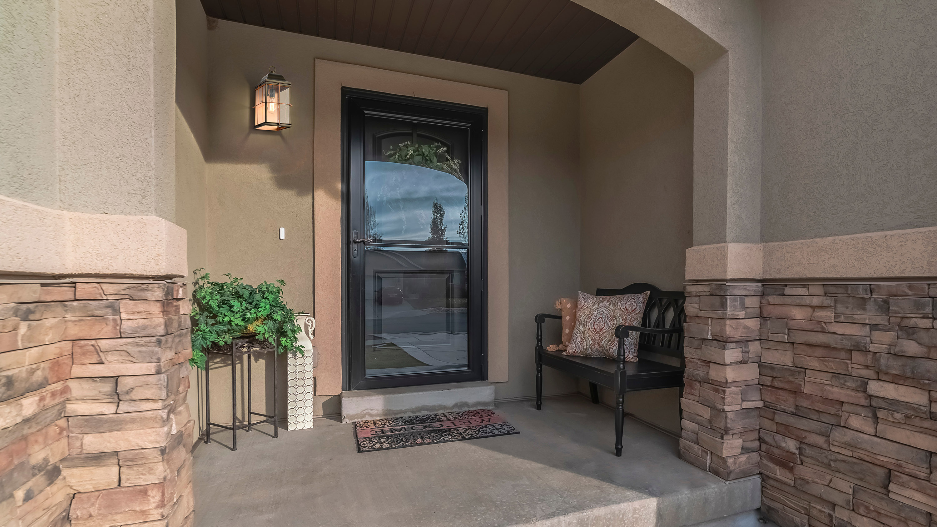 HOWELL 1 LT LG OUTDOOR LANTERN - 60-5833