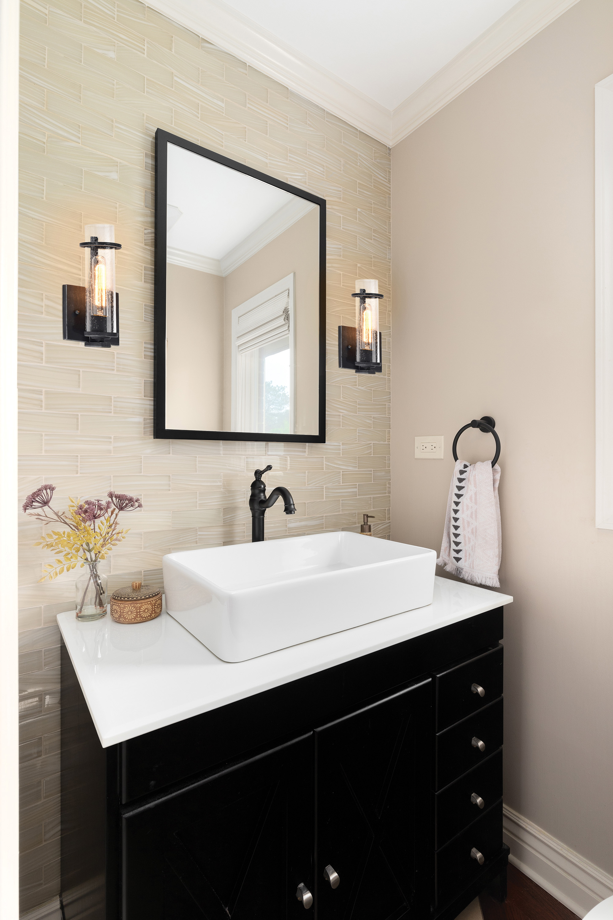 DONZI - 1 LIGHT VANITY - 60-6381