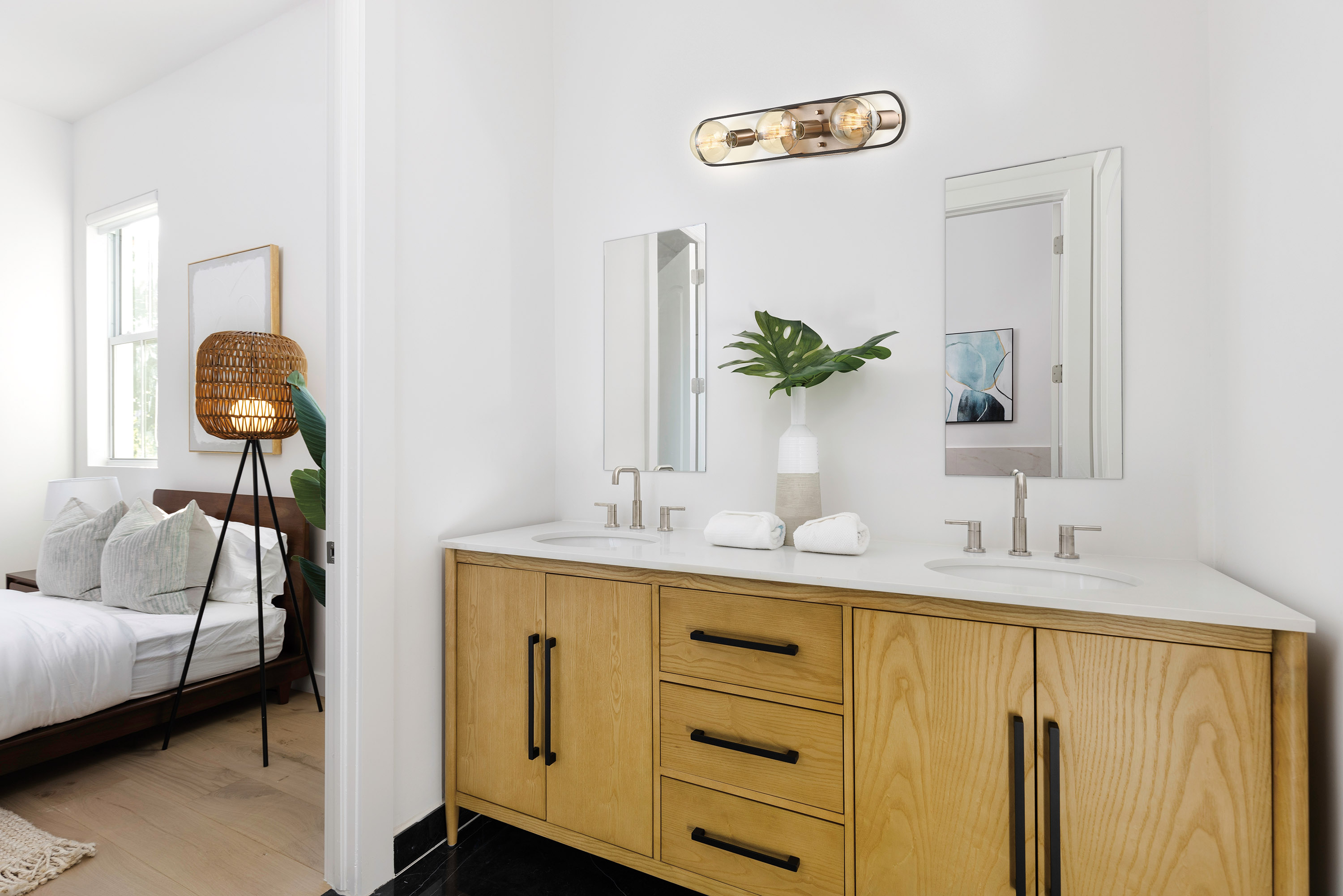 CHASSIS 3 LIGHT VANITY - 60-6653