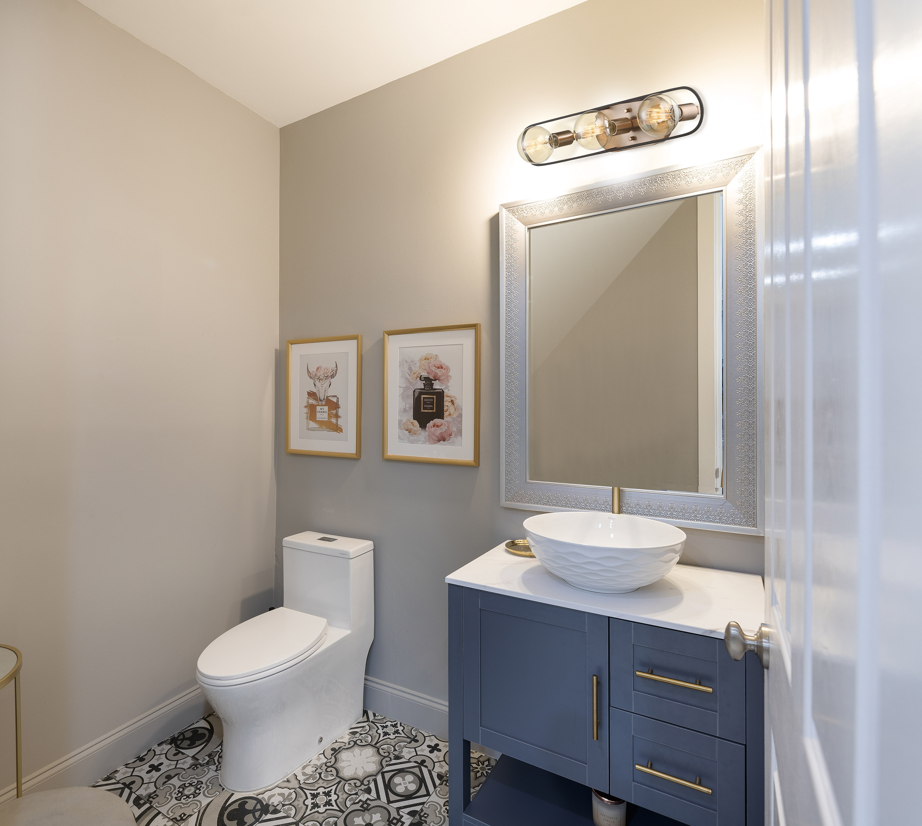 CHASSIS 3 LIGHT VANITY - 60-6653