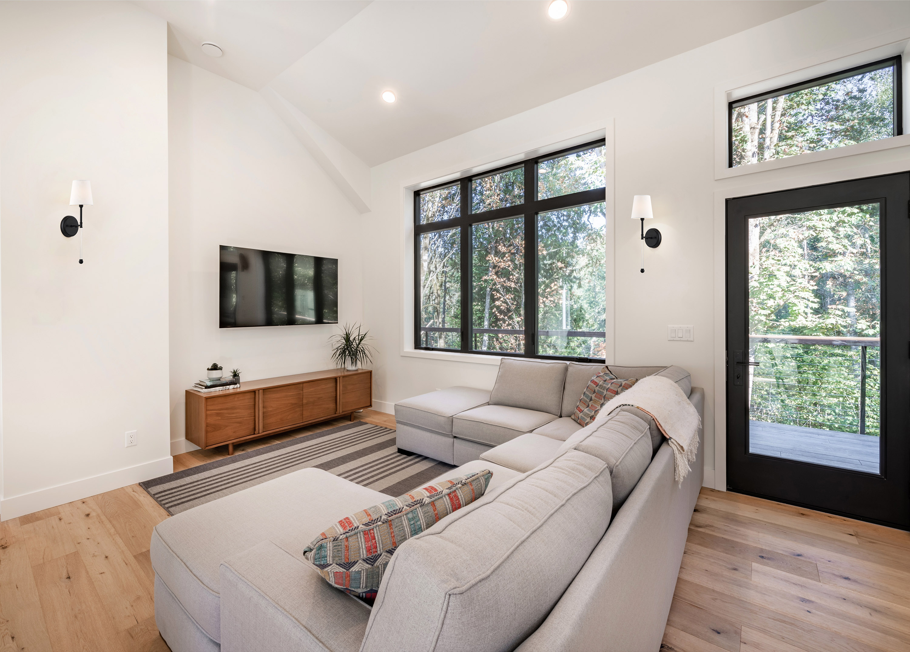 OLMSTEAD 1 LIGHT WALL SCONCE - 60-6689