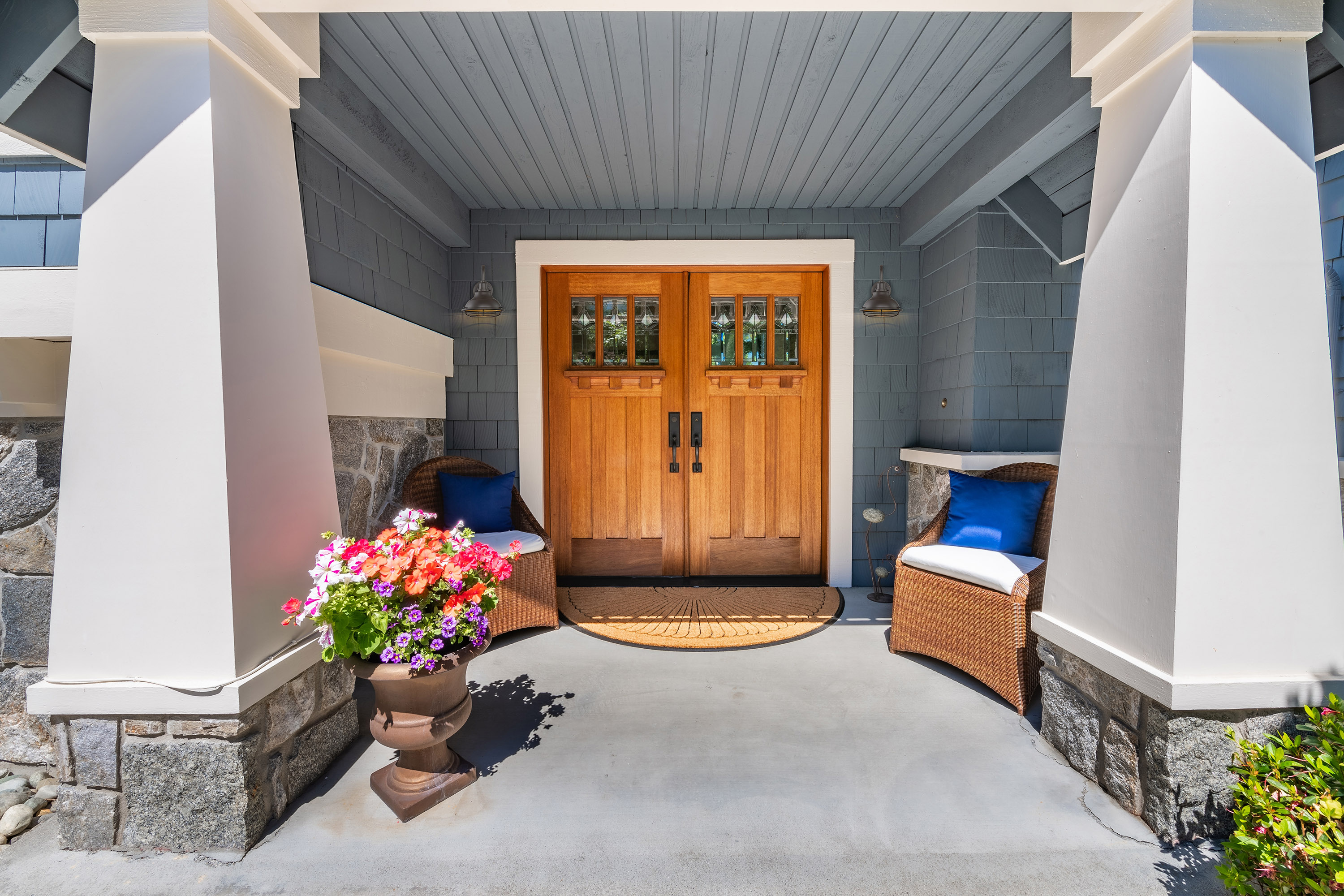 NEWBRIDGE 1LT SM OUTDOOR WALL - 60-7011