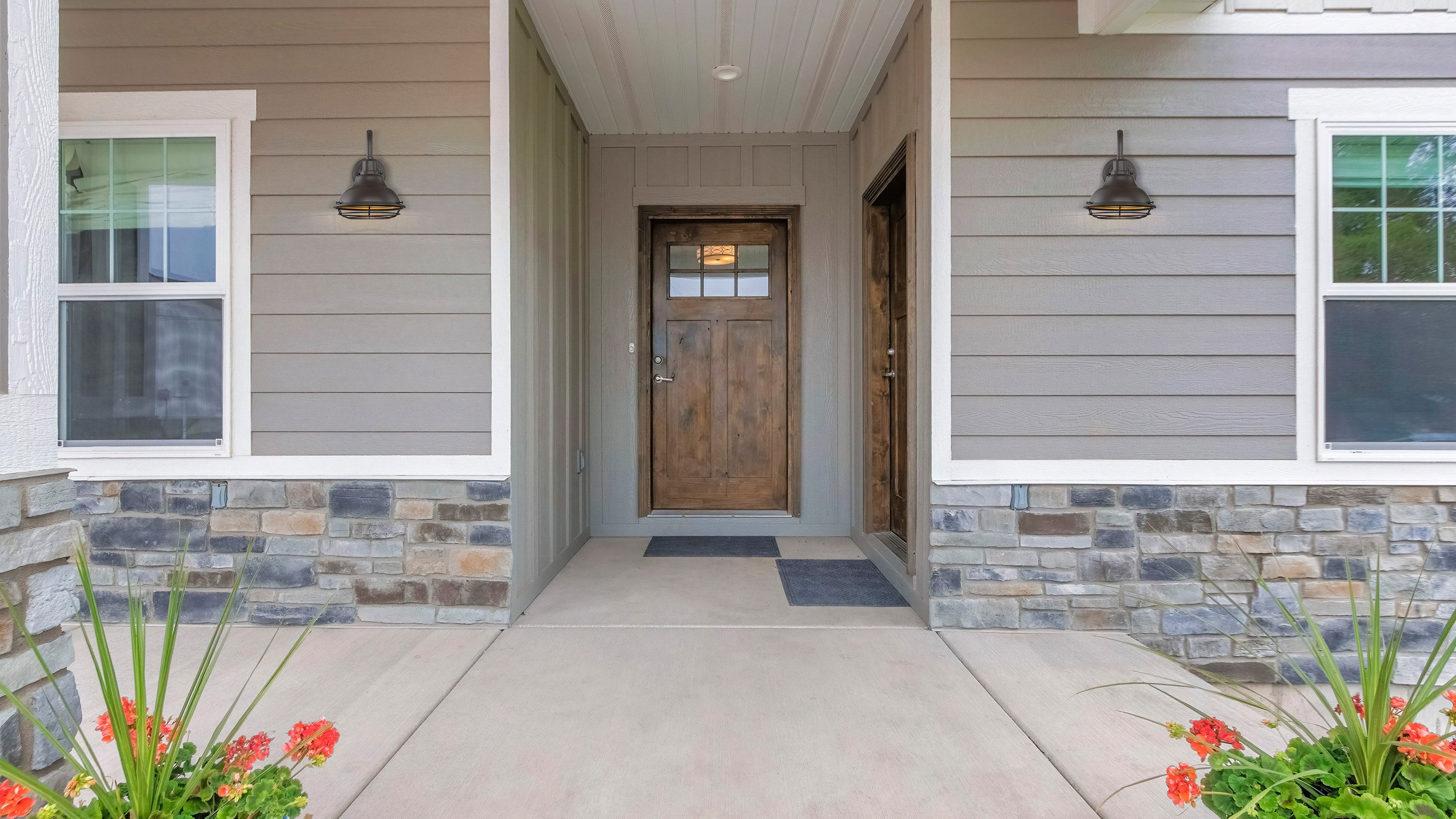 NEWBRIDGE 1LT SM OUTDOOR WALL - 60-7011