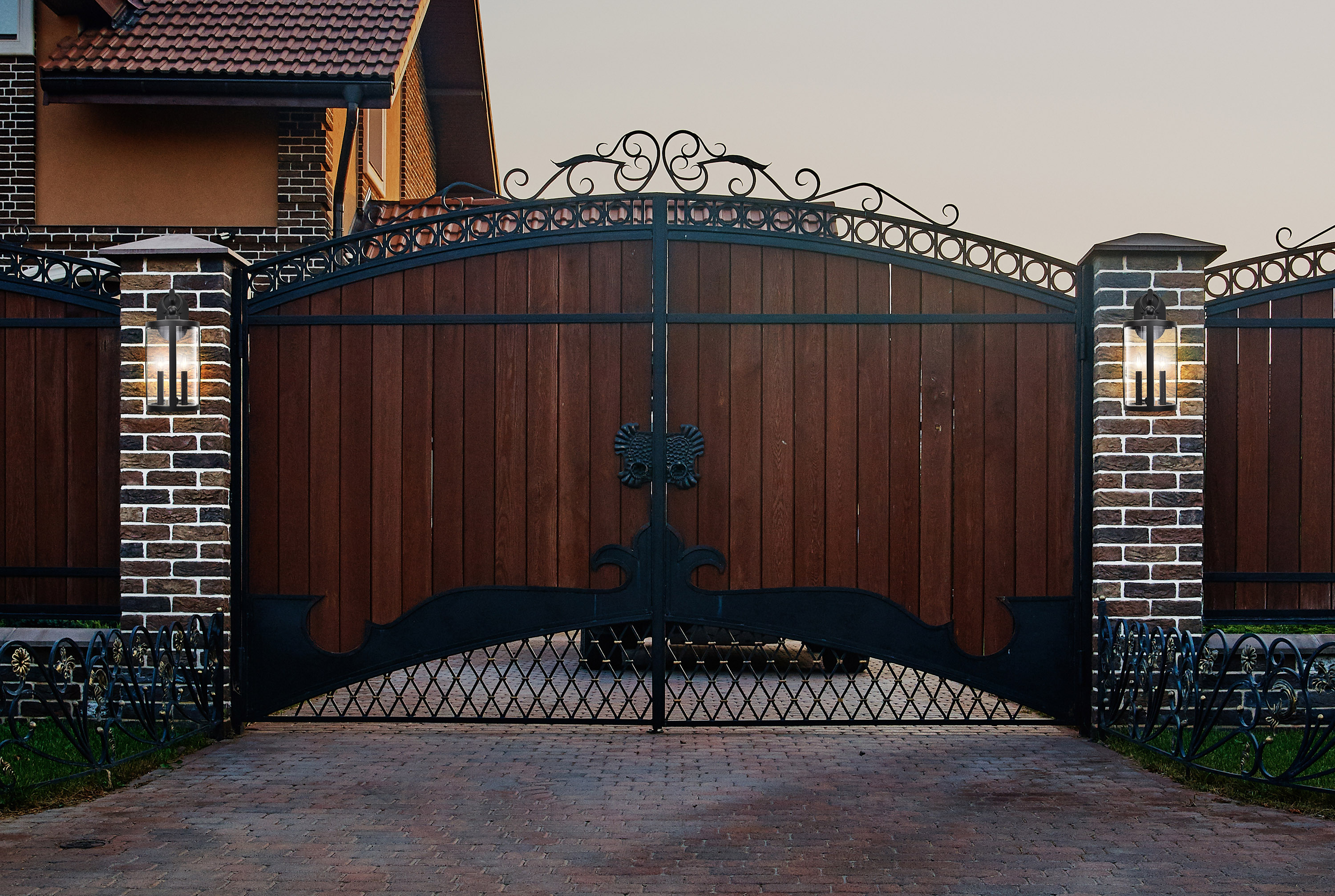 BROADSTONE 2 LT MD WALL LANT - 60-8112