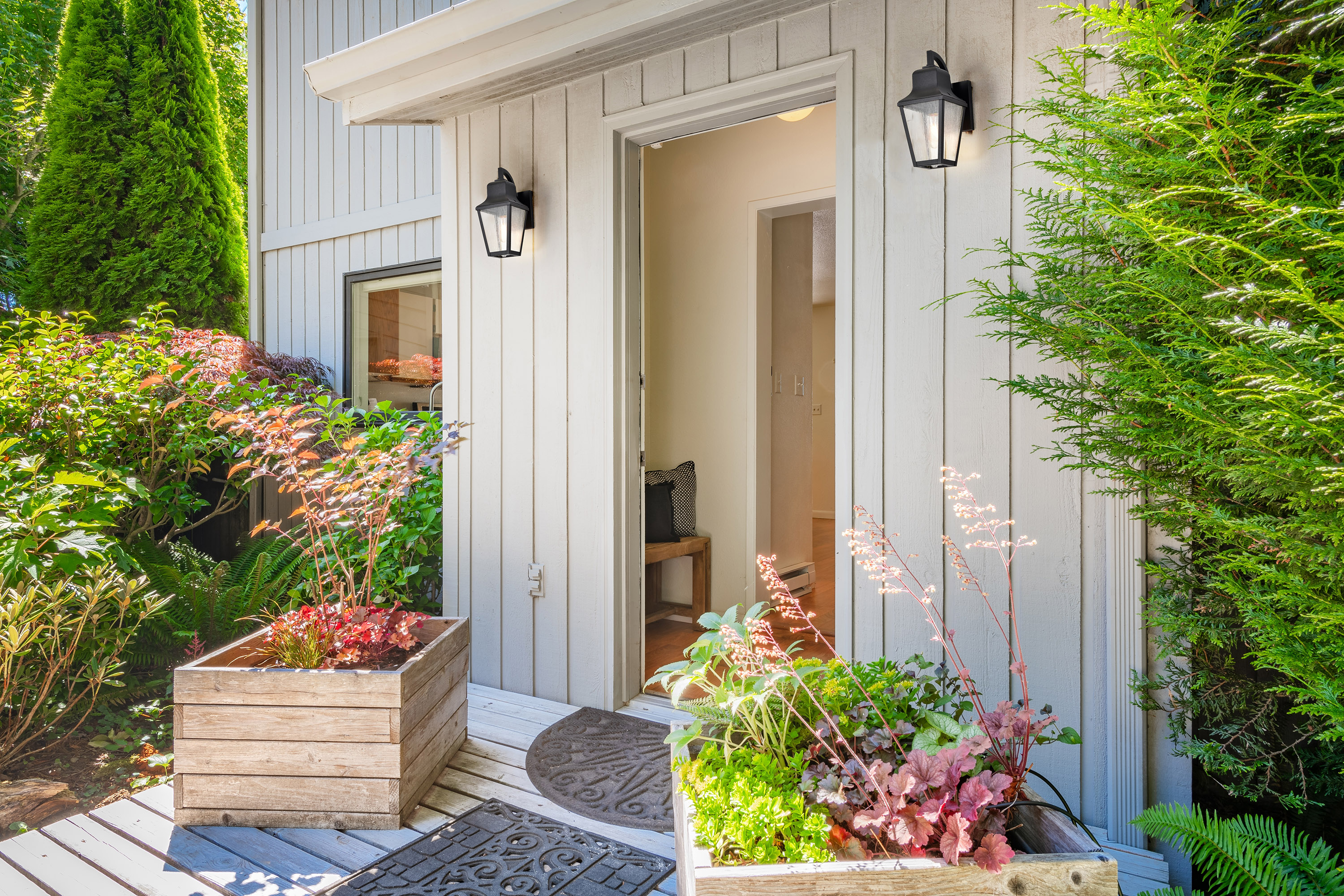 LAWRENCE 1 LT SM WALL LANTERN - 60-8131