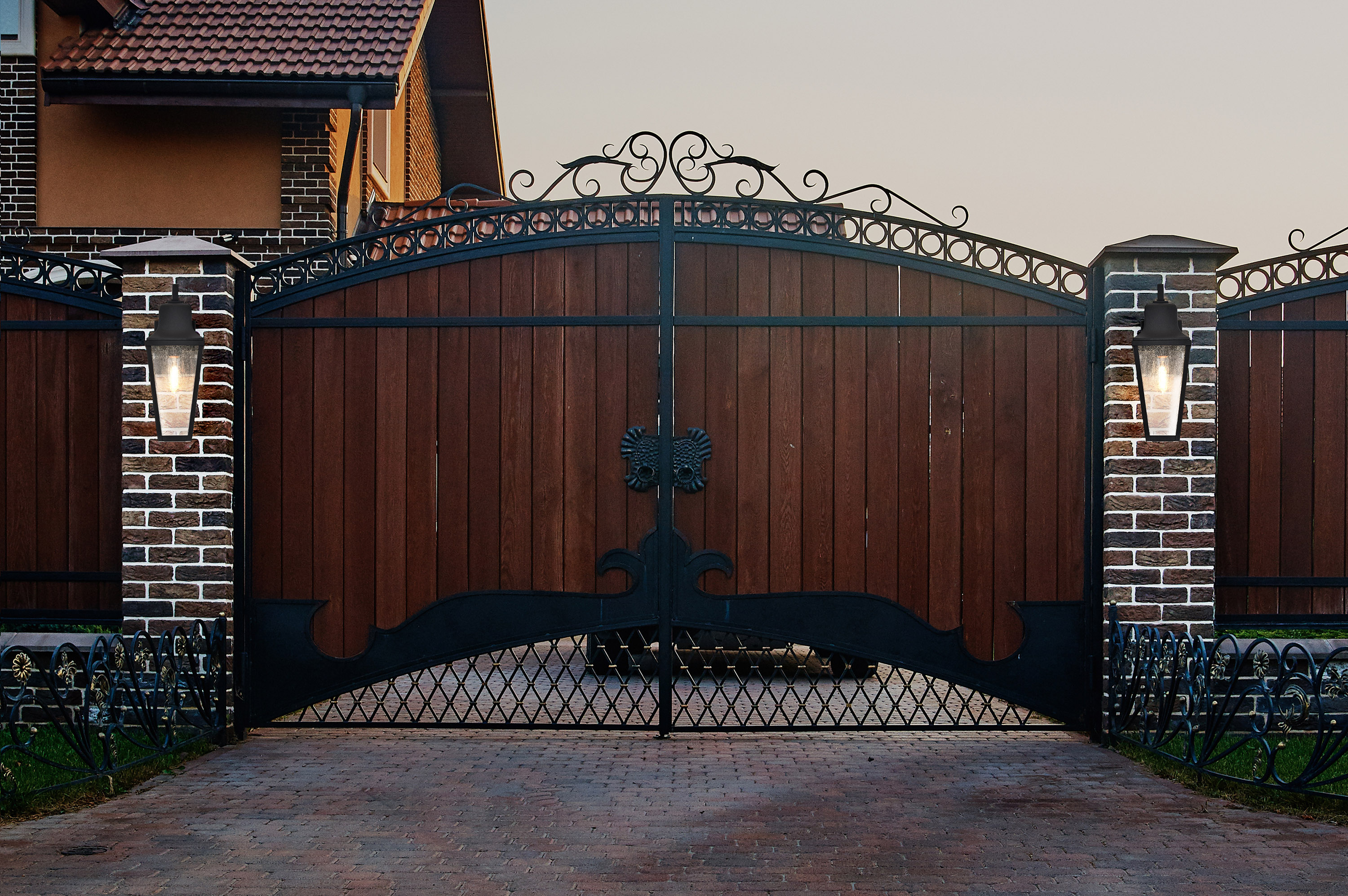 LAWRENCE 1 LT MD WALL LANTERN - 60-8132