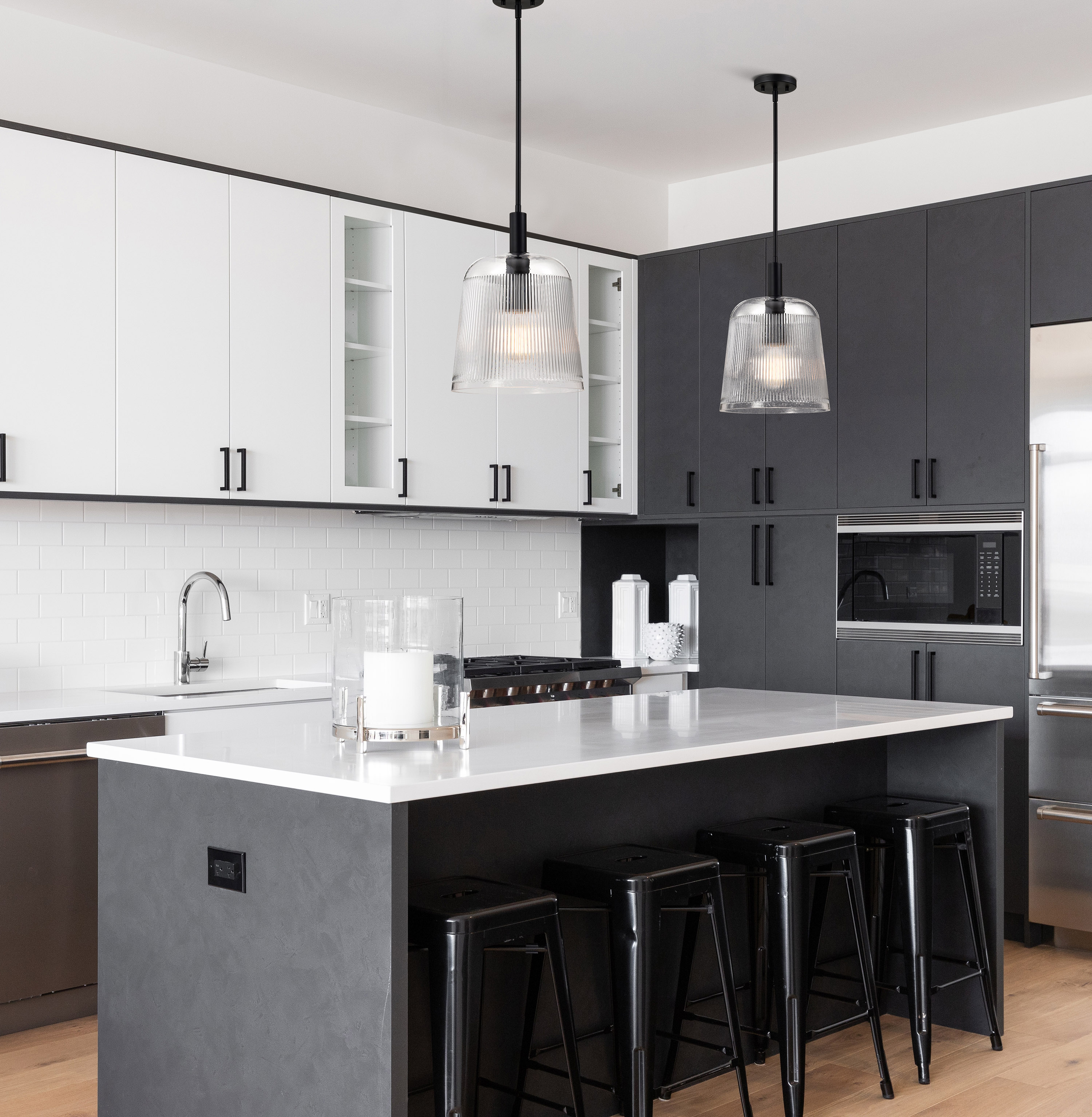 GRAYSON LARGE PENDANT - 60-8607