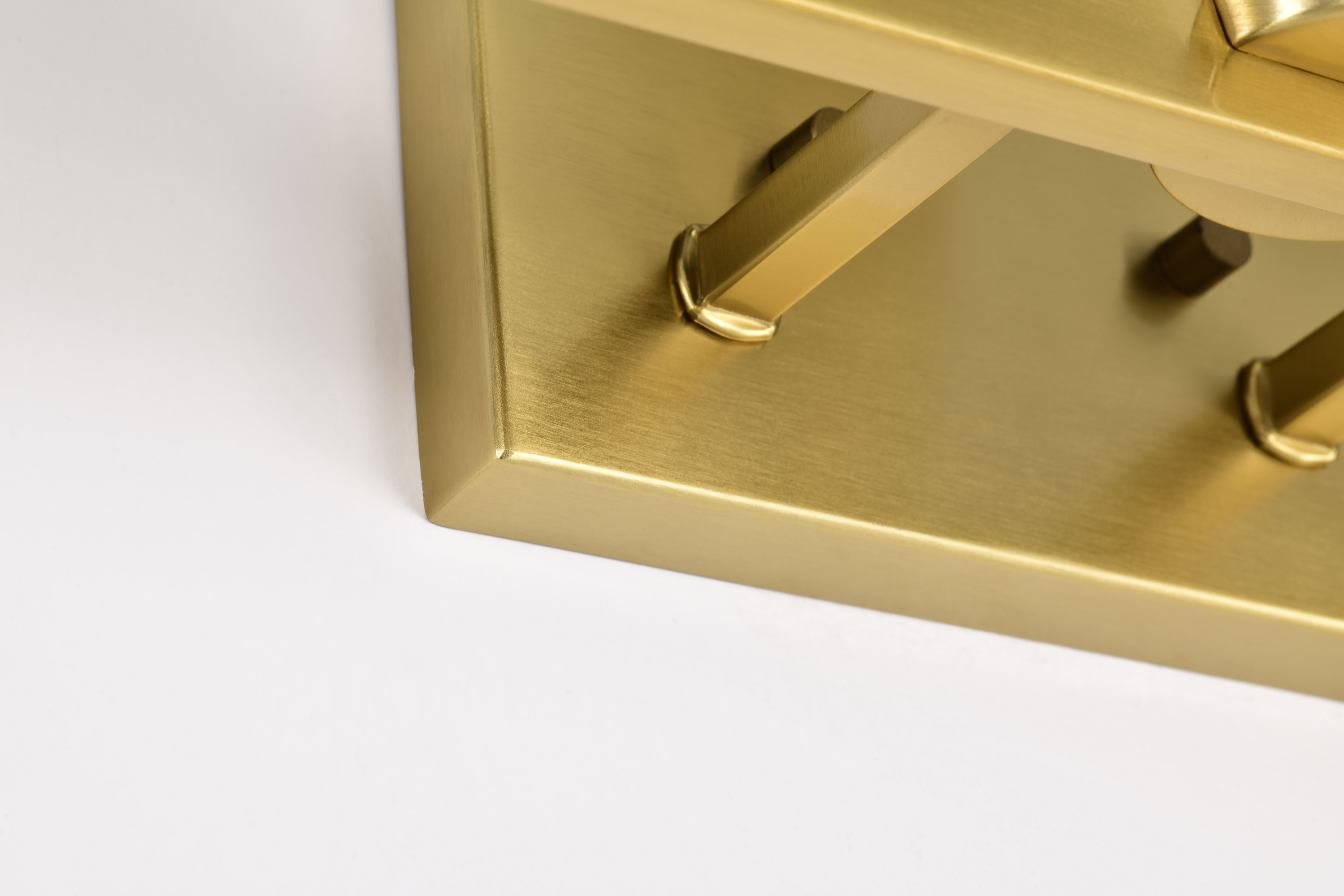 ROYALE 3 LIGHT VANITY - 60-8723