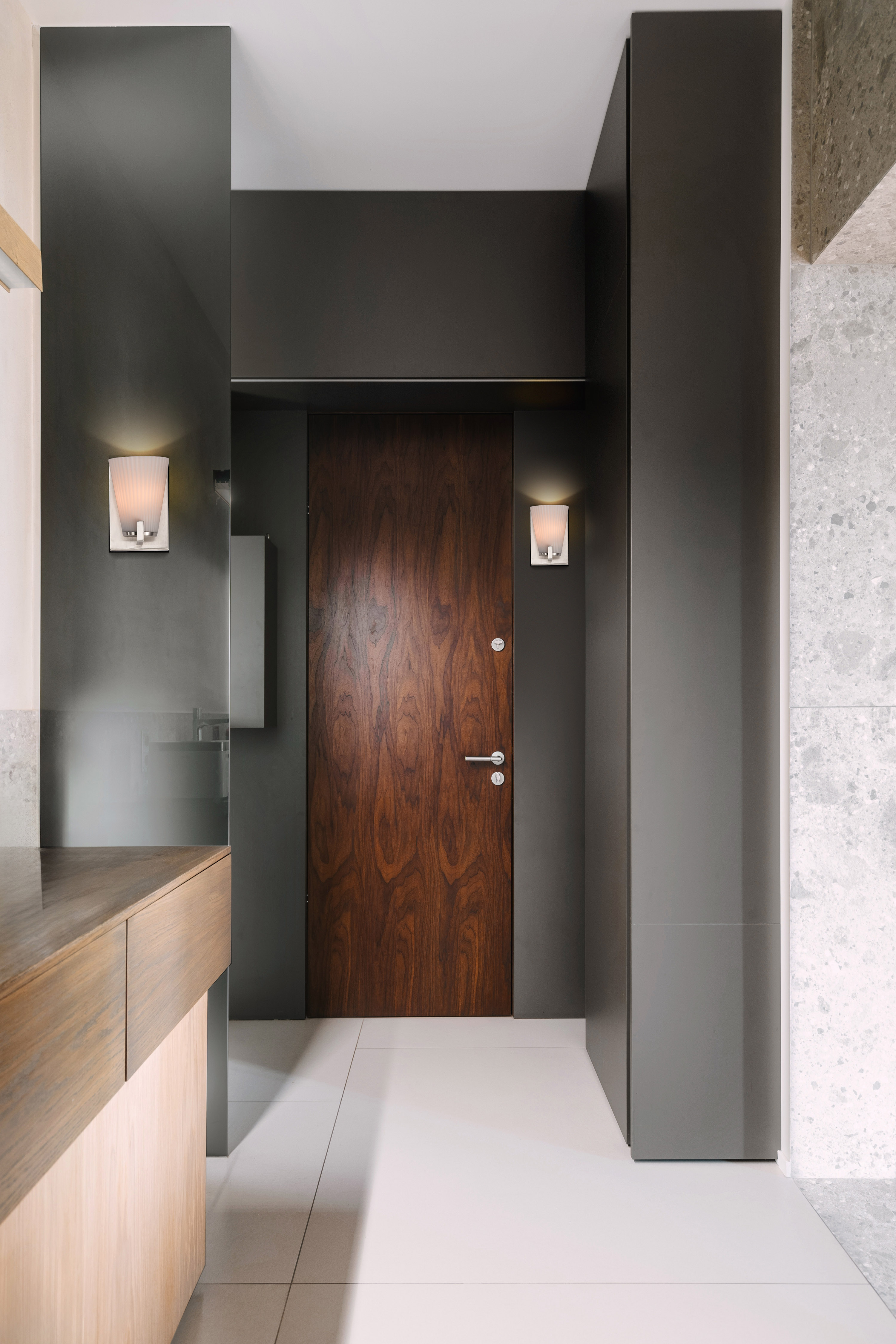 ROYALE 1 LIGHT VANITY - 60-8731