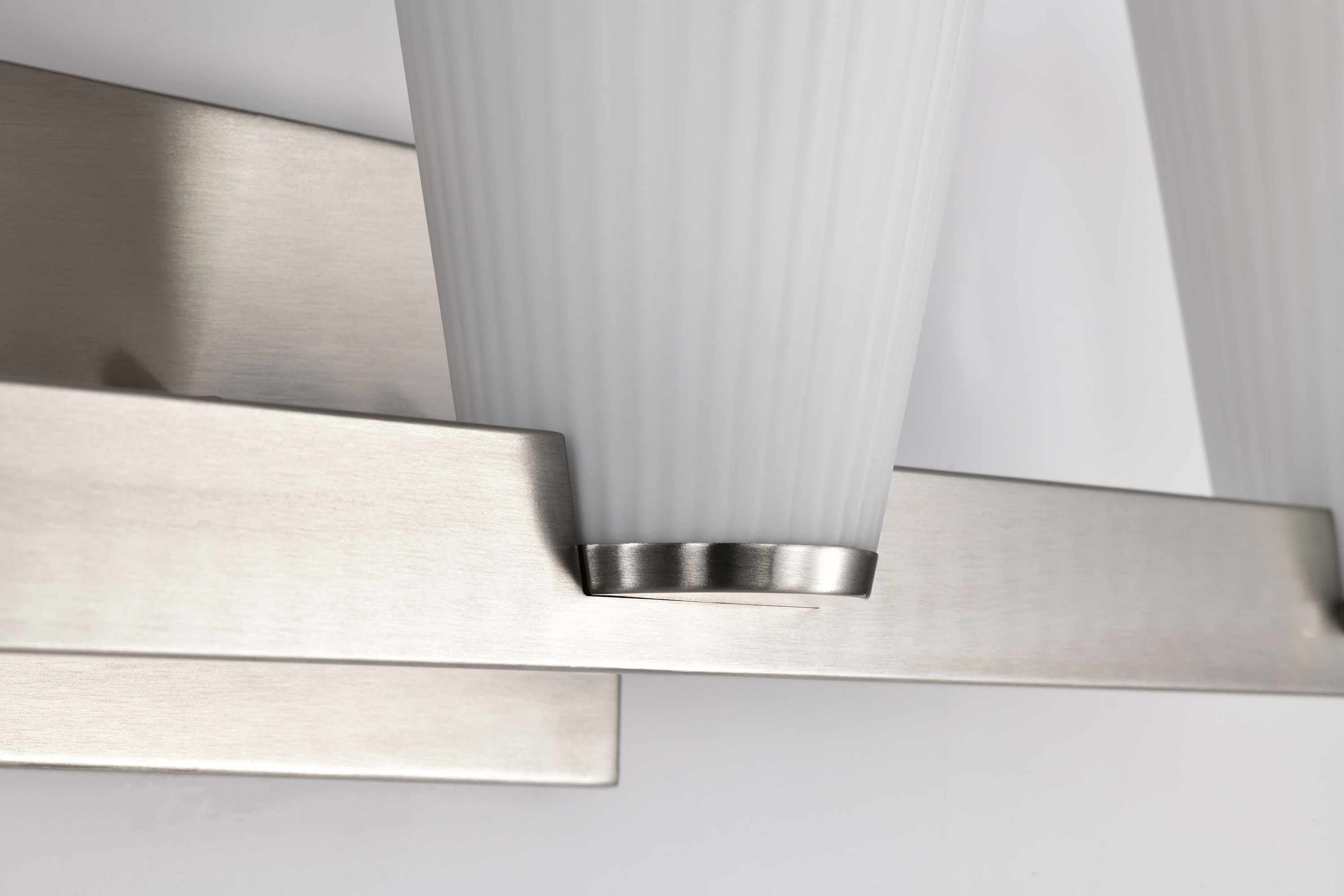 ROYALE 3 LIGHT VANITY - 60-8733