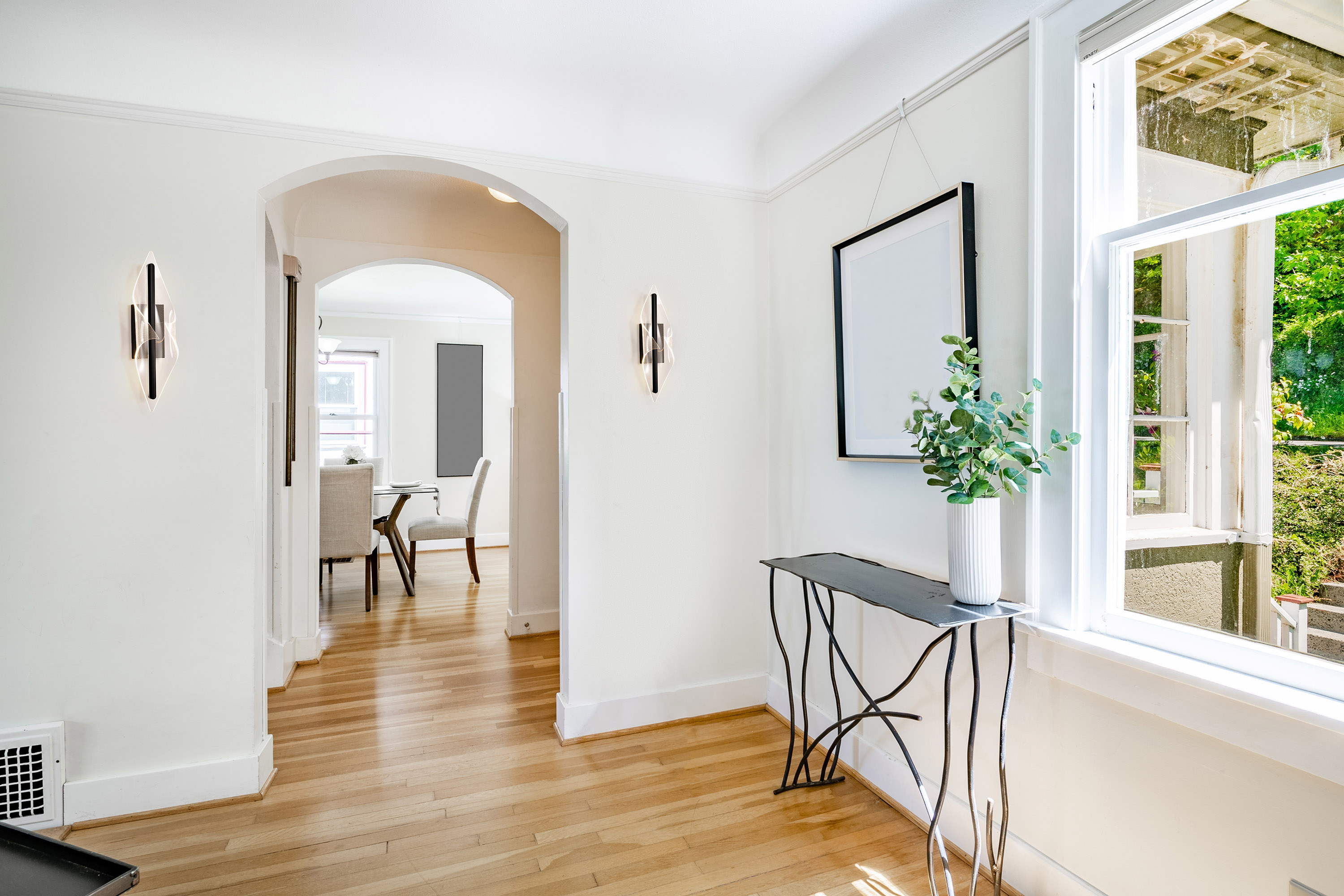 GENEVA 24" LED LG WALL SCONCE - 62-2022