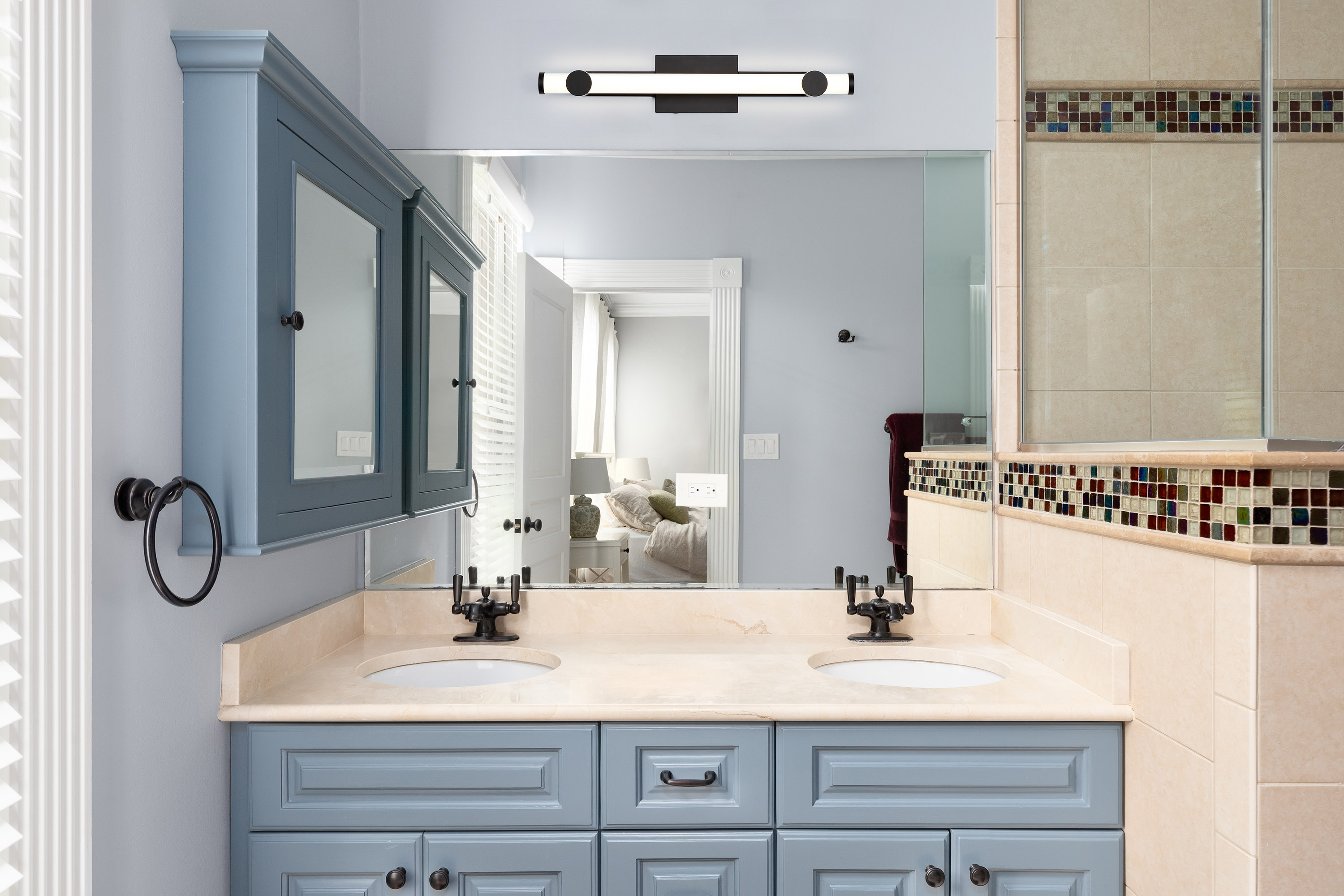 BOWMAN 24" LED VANITY - 62-2202