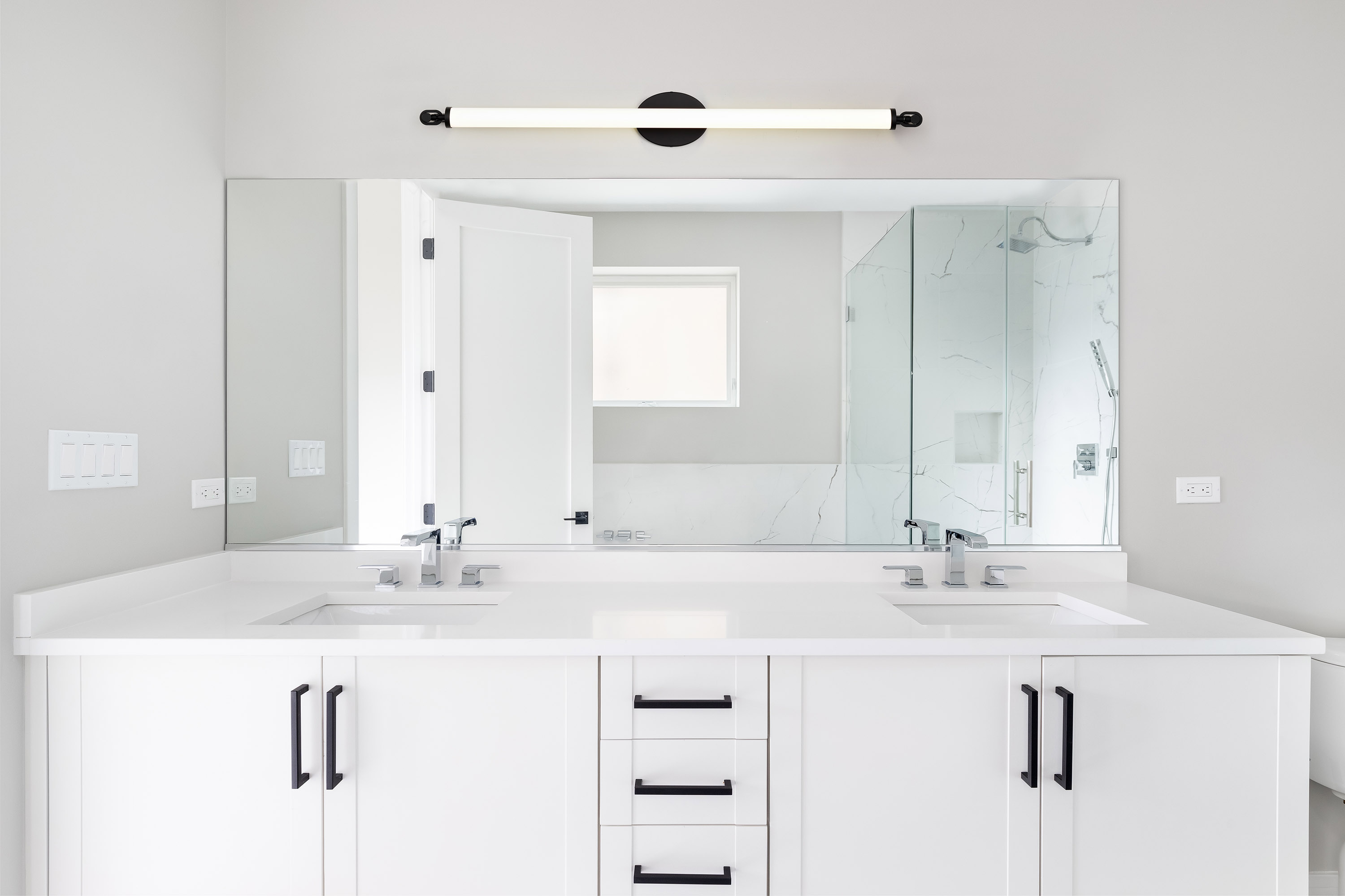EDGEWORTH 40" LED VANITY - 62-2223