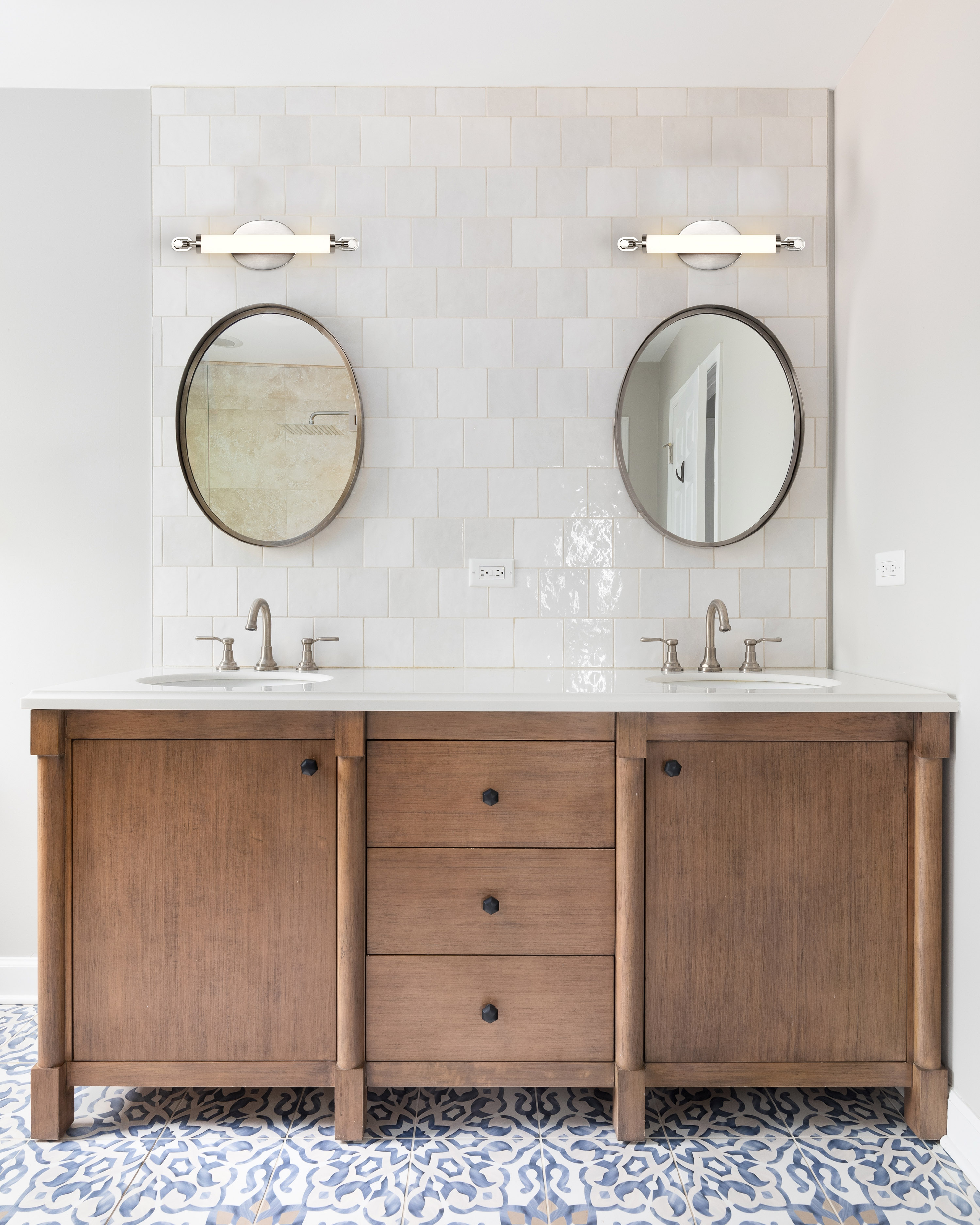 EDGEWORTH 16" LED VANITY - 62-2231