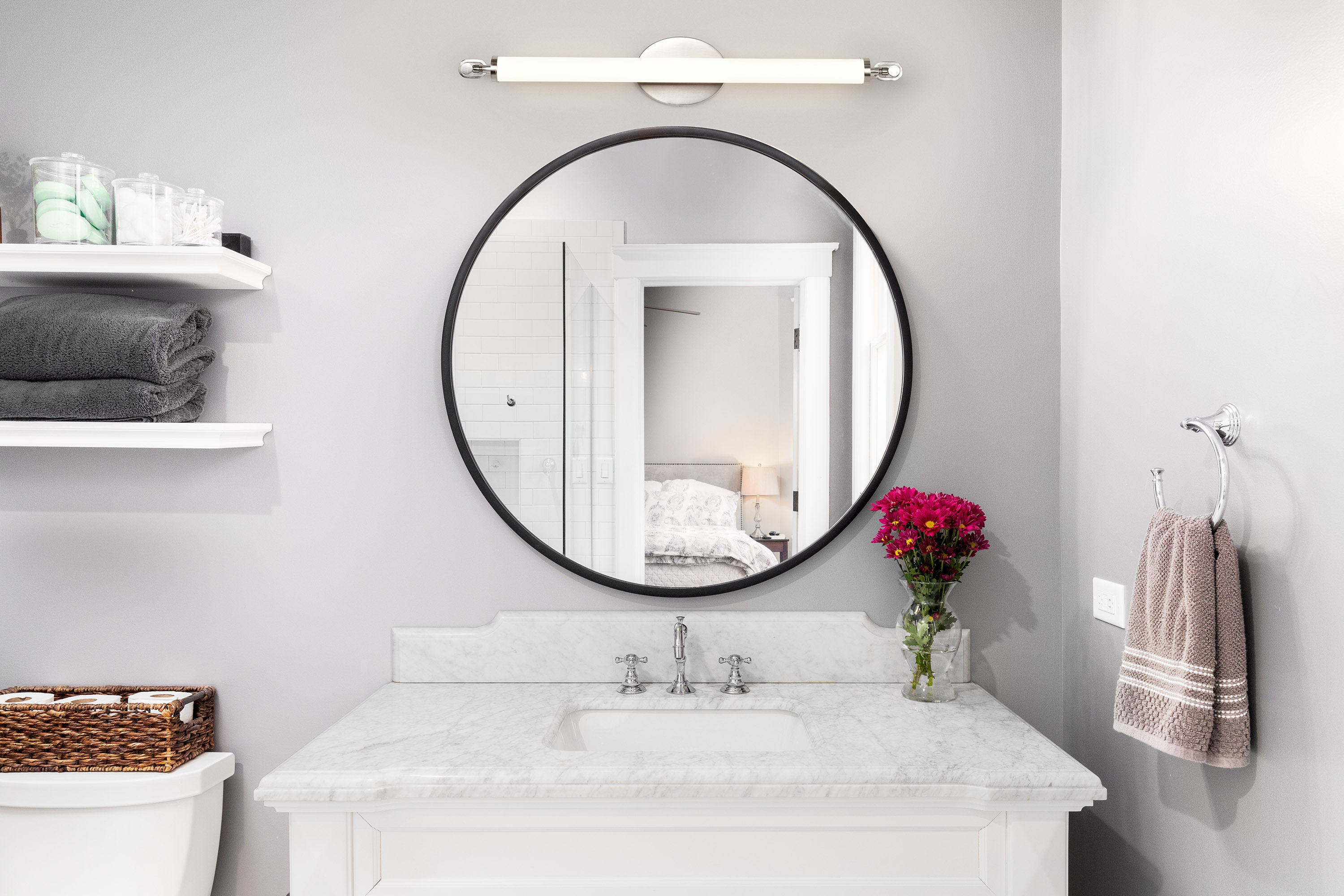 EDGEWORTH 28" LED VANITY - 62-2232