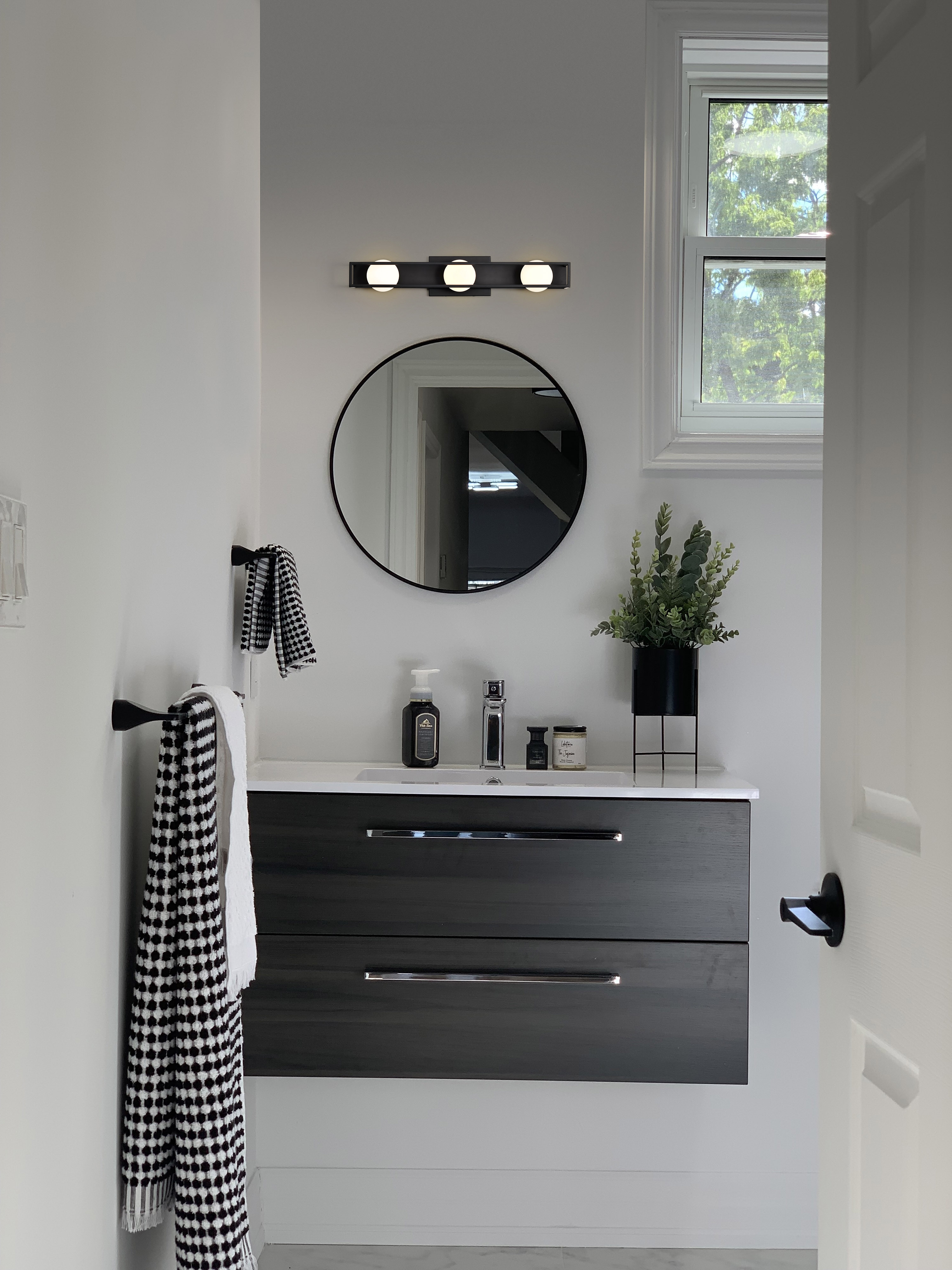 JENKINS 24" LED 3 LIGHT VANITY - 62-2243