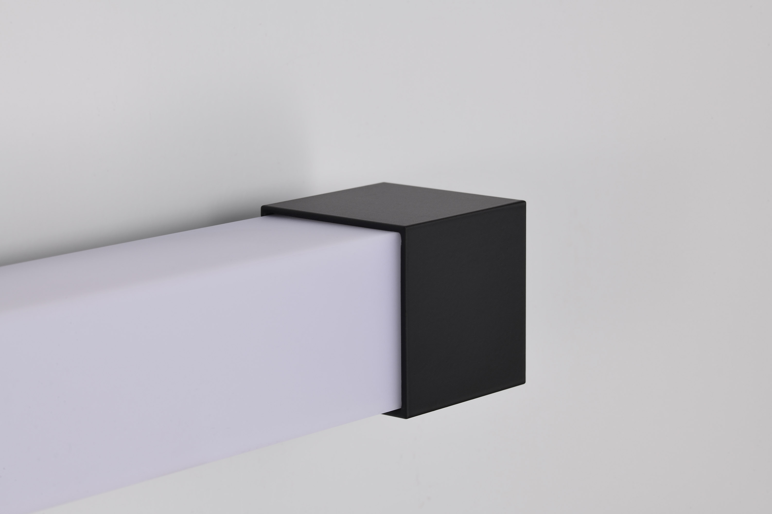 BRIGHTWYN 24" LED VANITY - 62-2621