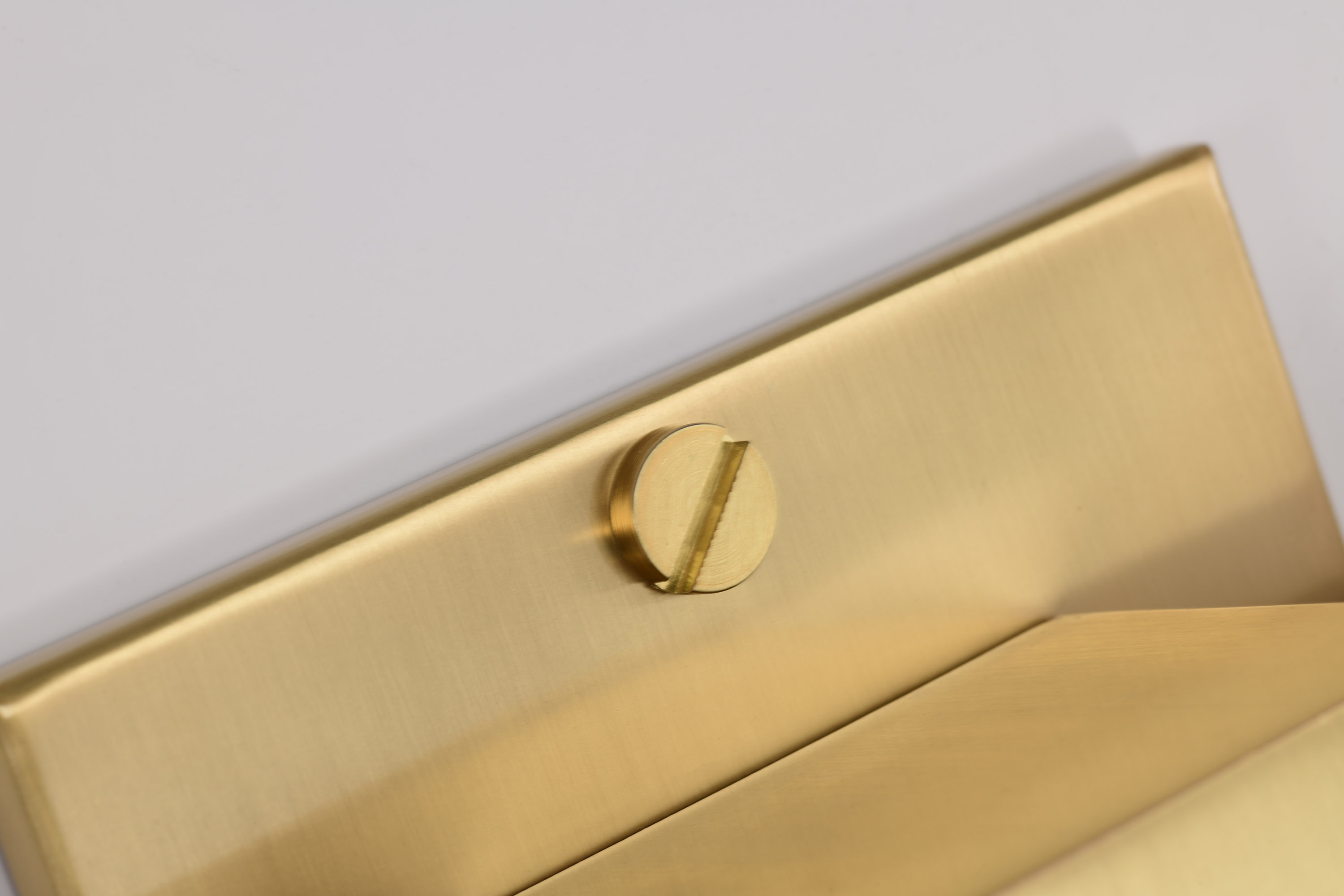 BRIGHTWYN 16" LED VANITY - 62-2630