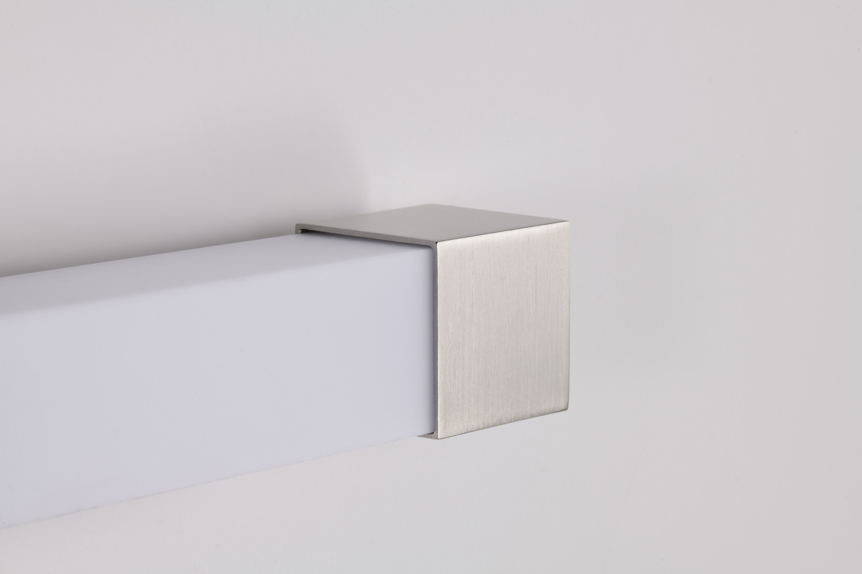 BRIGHTWYN 16" LED VANITY - 62-2640