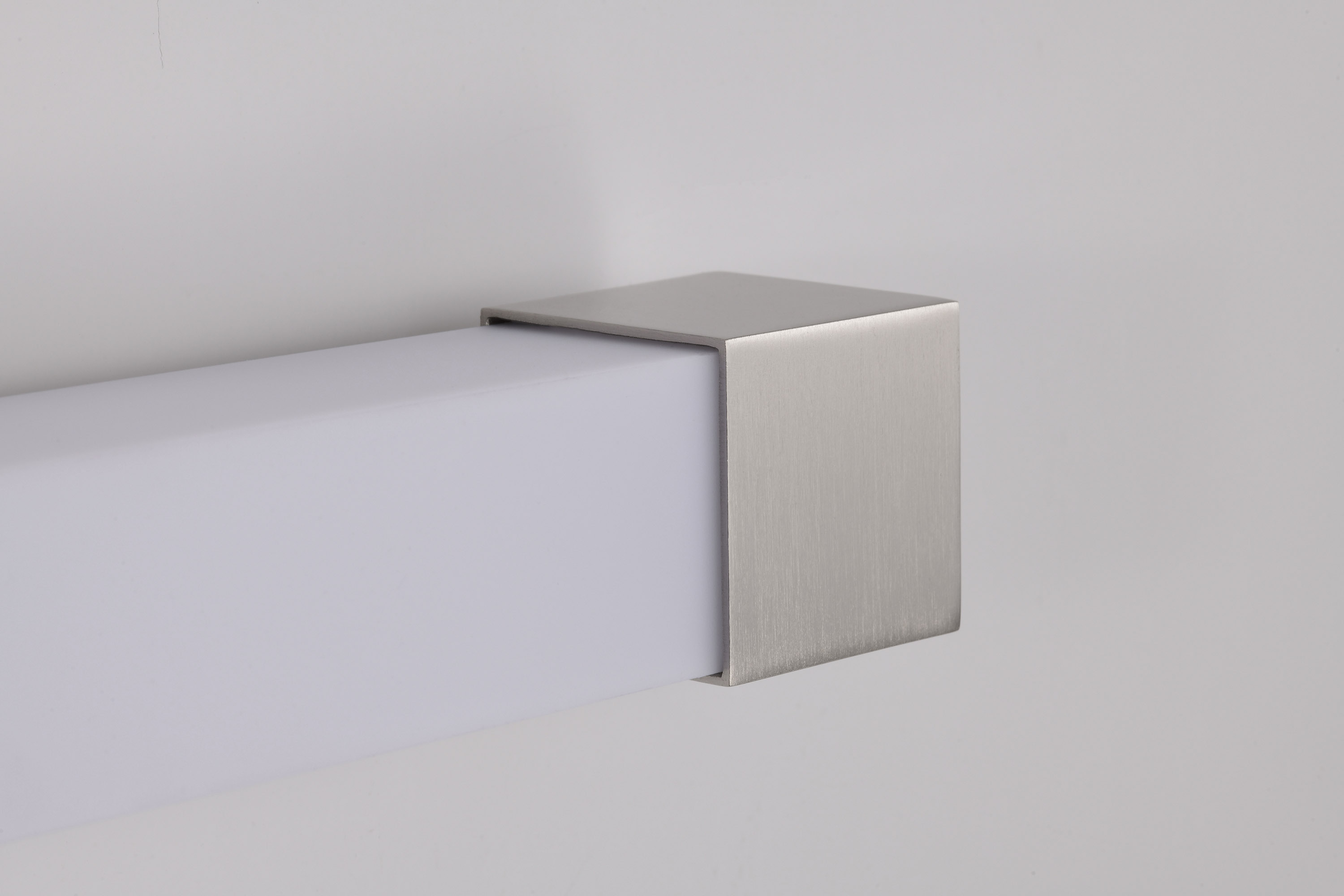 BRIGHTWYN 24" LED VANITY - 62-2641