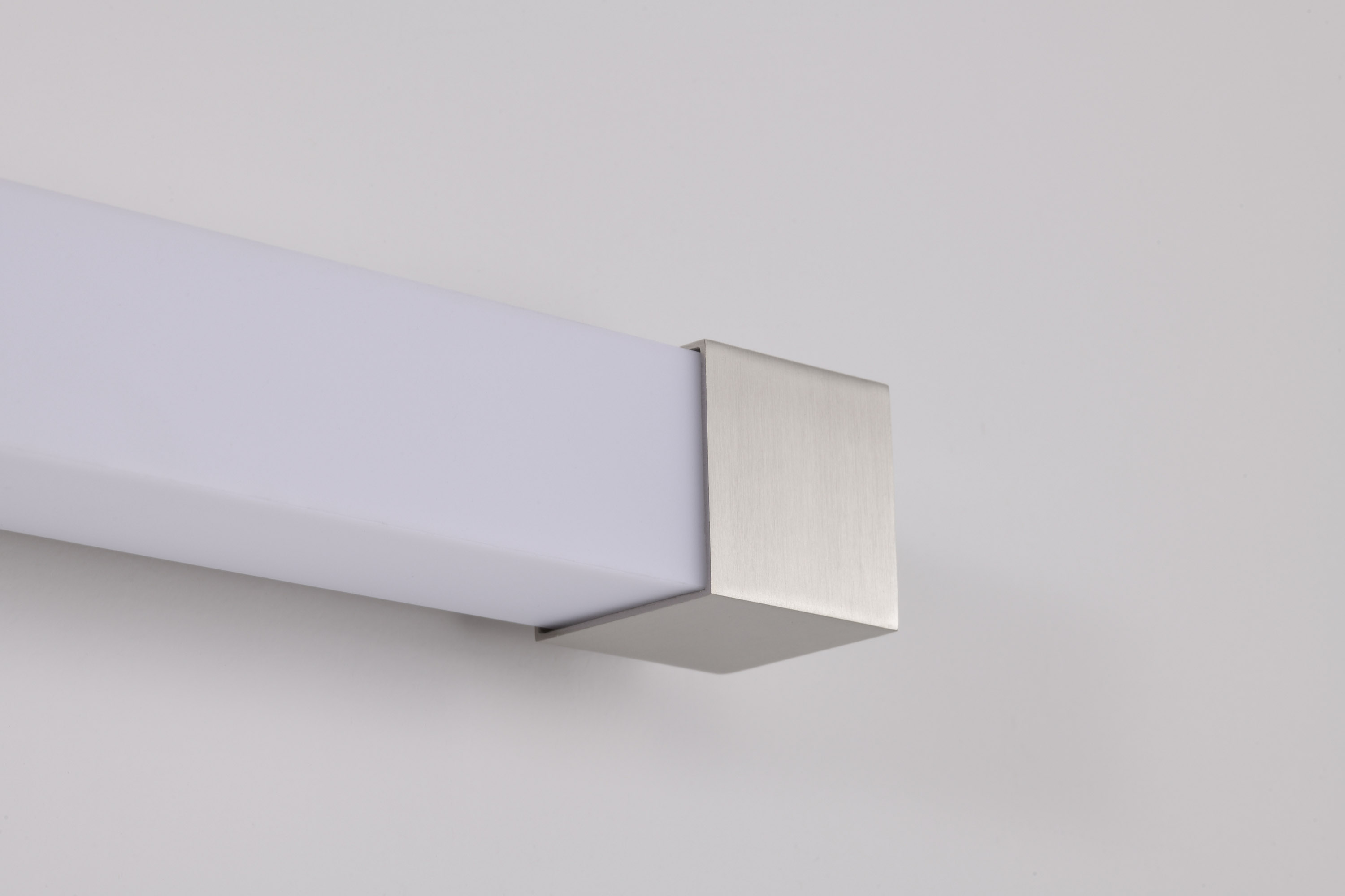 BRIGHTWYN 24" LED VANITY - 62-2641