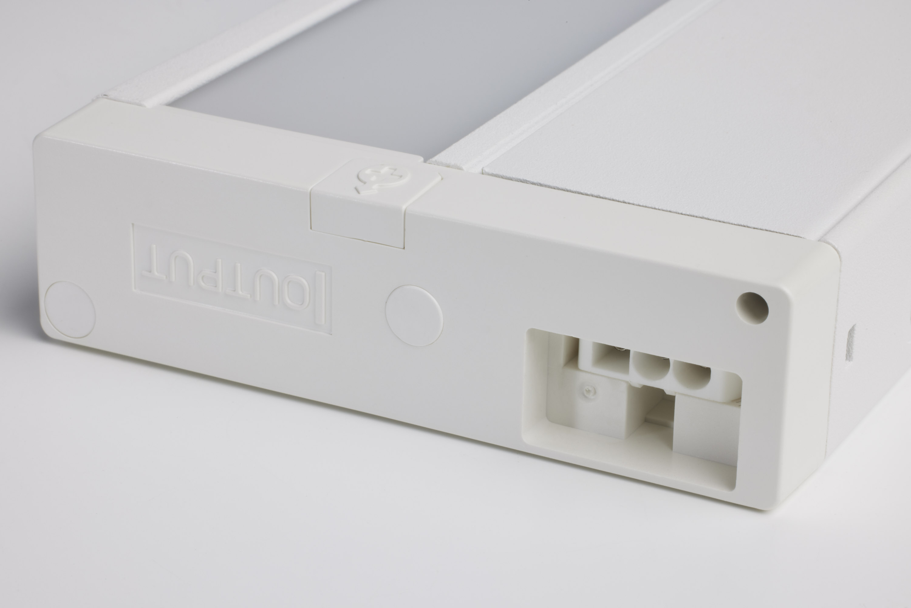 UNDER CAB LED RGB 22" - WH - 63-553