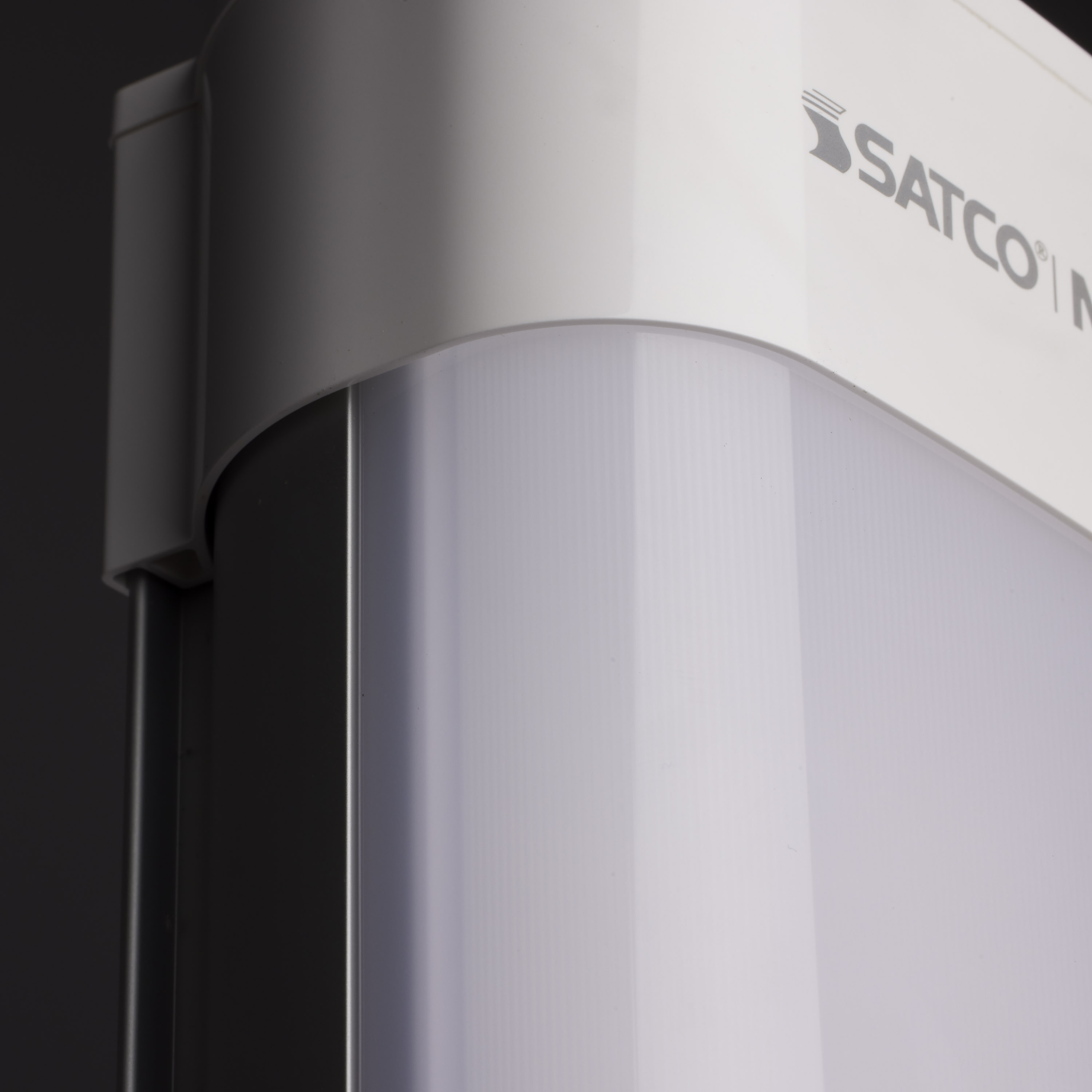 4' LED TRI-PROOF W/SENSOR - 65-833R1