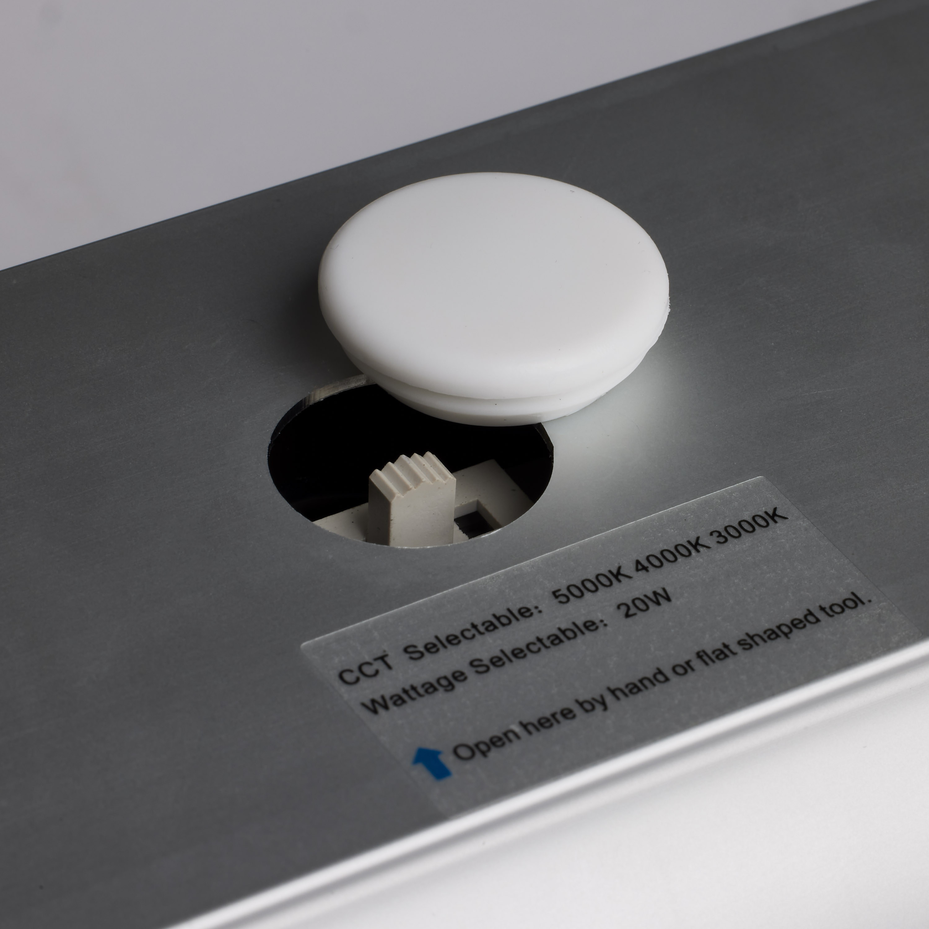 4' LED TRI-PROOF W/SENSOR - 65-833R1