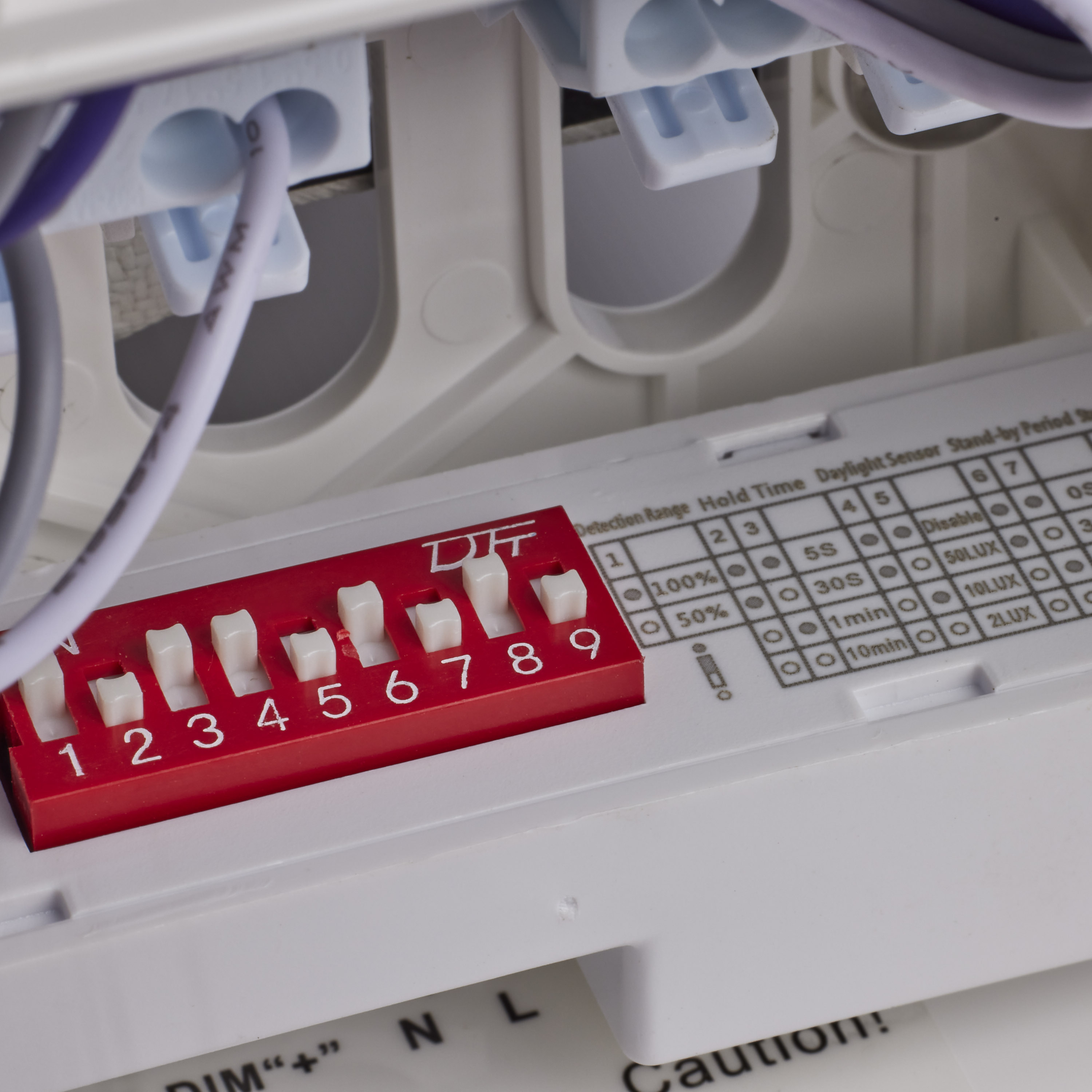 4' LED TRI-PROOF W/SENSOR - 65-833R1