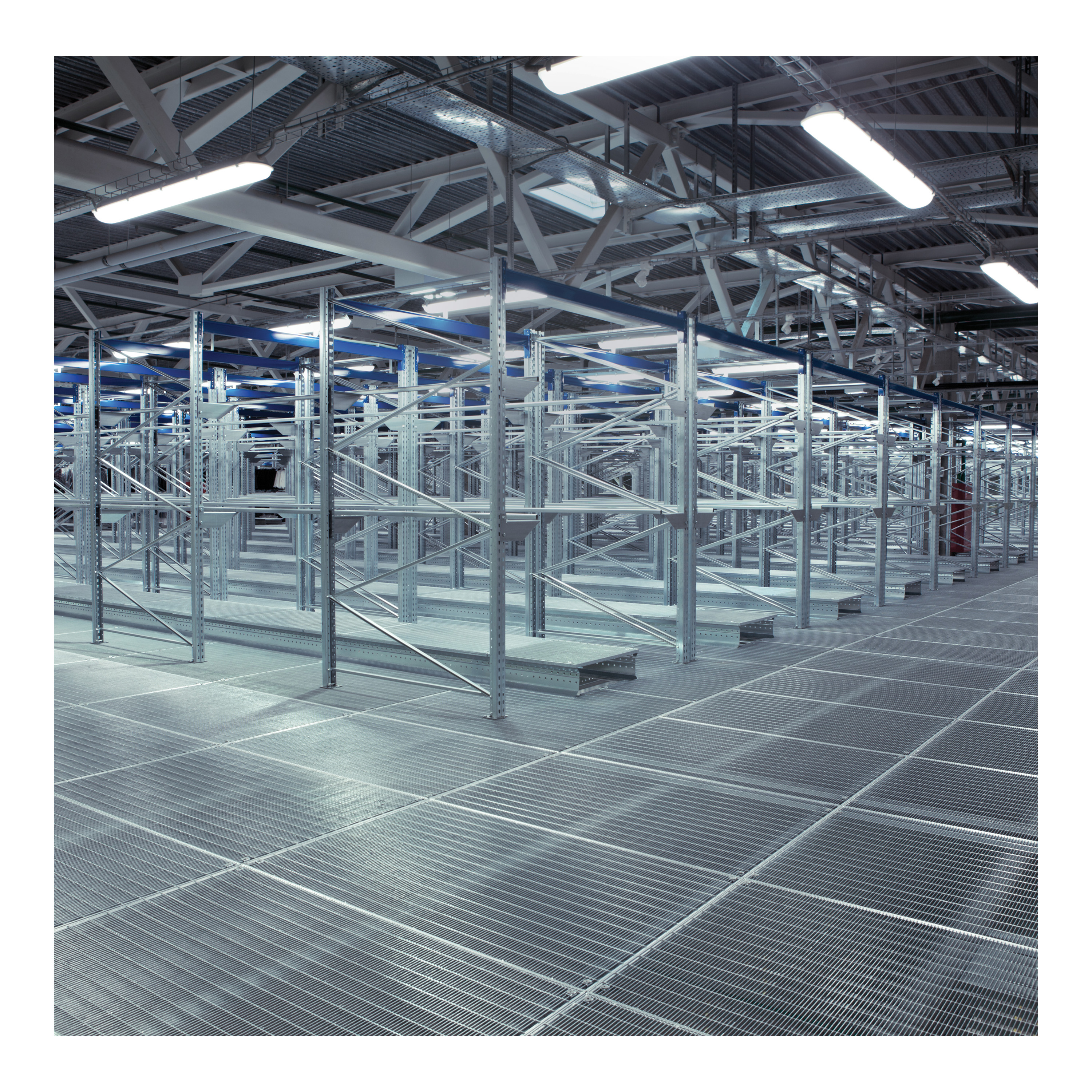 4' VAPOR PROOF W/EM & SENSOR - 65-839