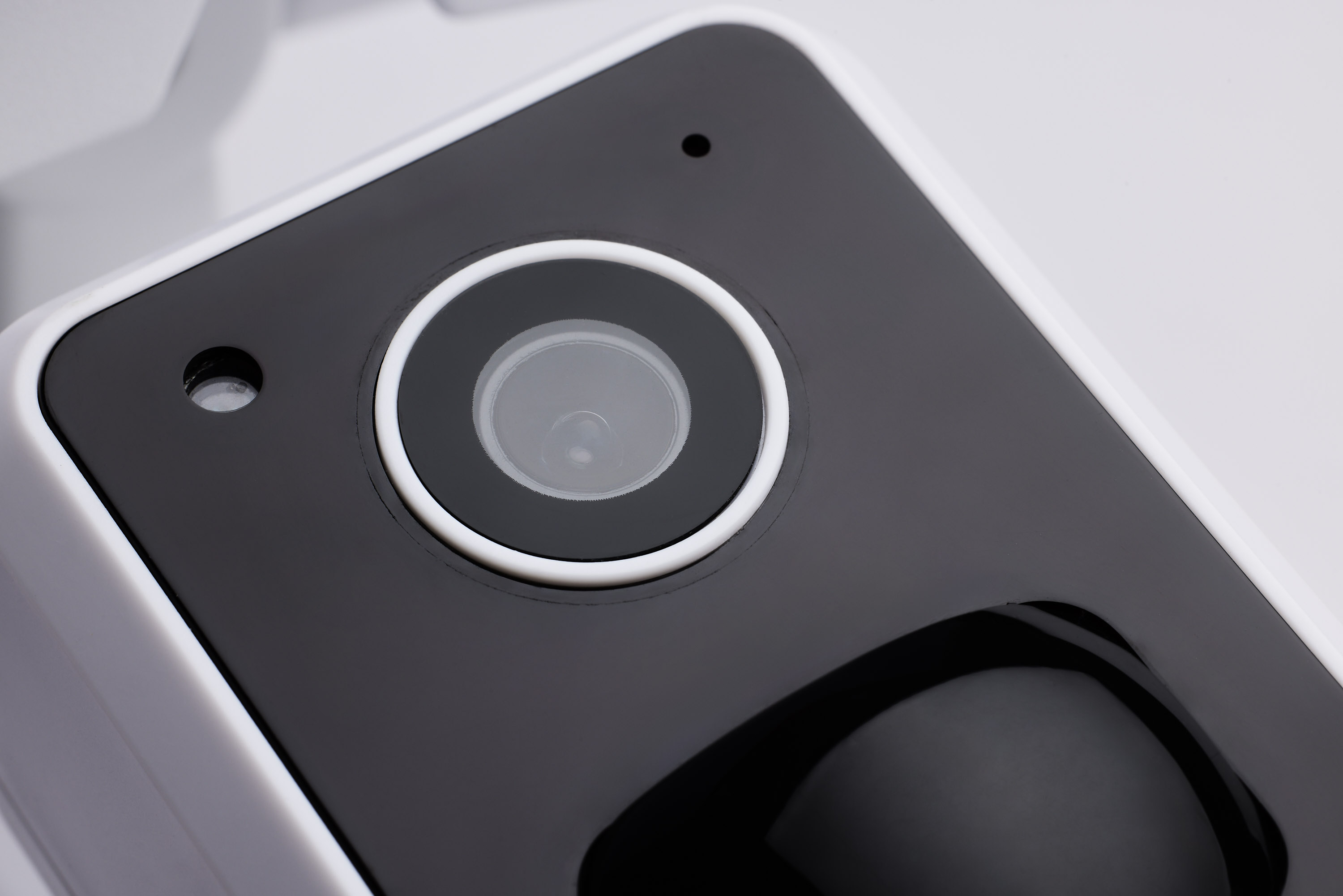 RECT SEC LGT W/ CAM-WHITE - 65-920