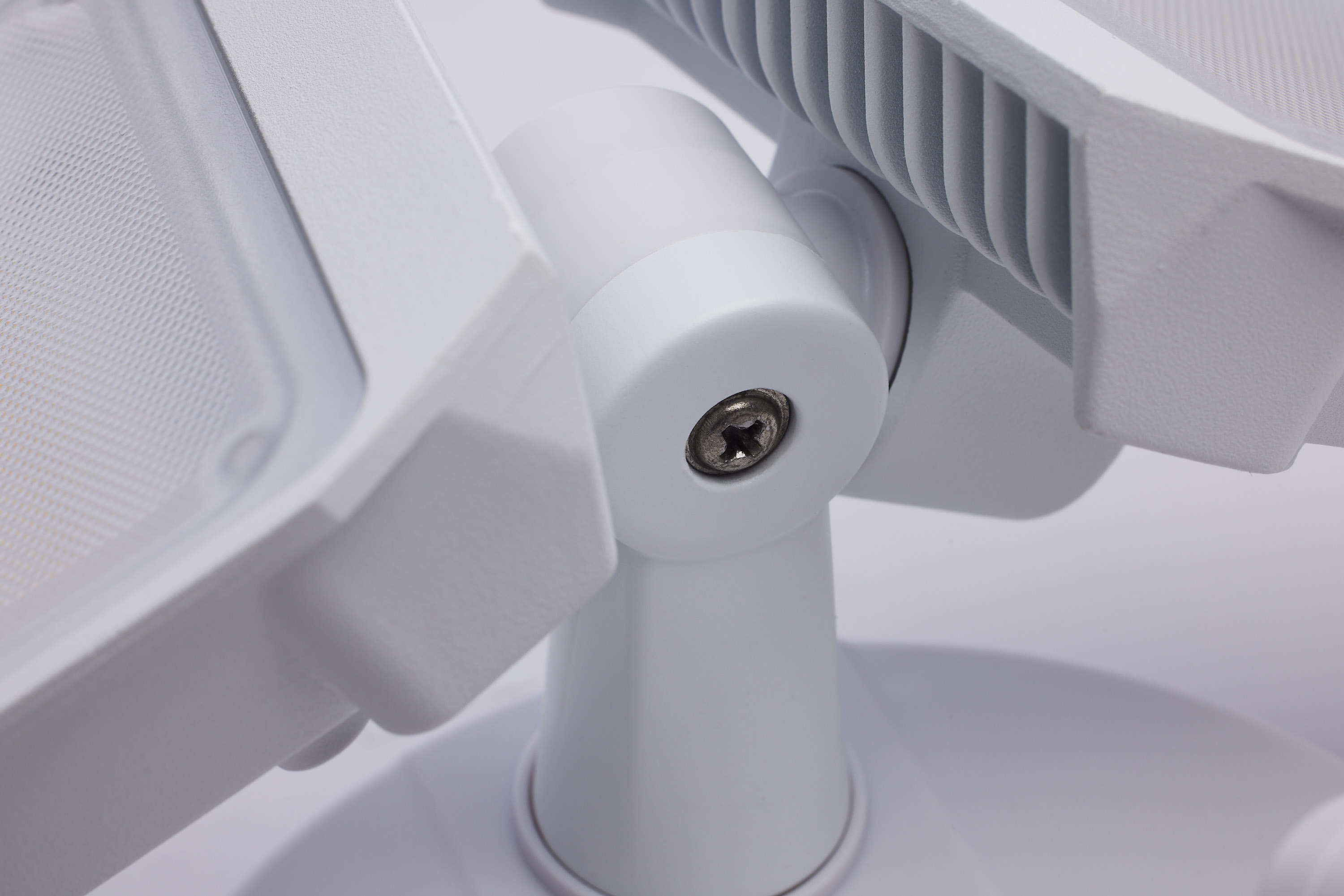 65-920 RECT SEC LGT W/ CAM-WHITE