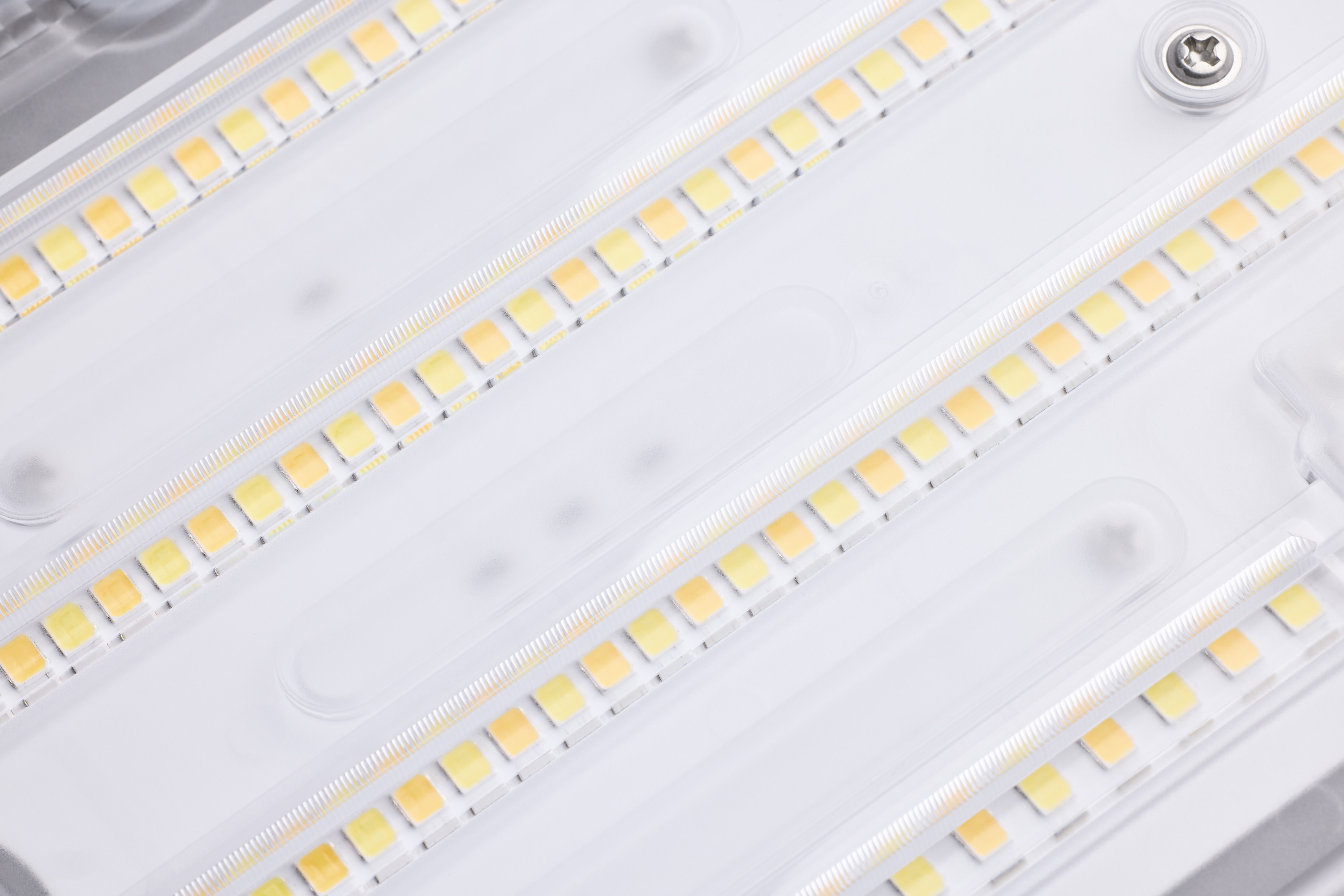 SEMI CUTOFF WALL PACK - 65-942