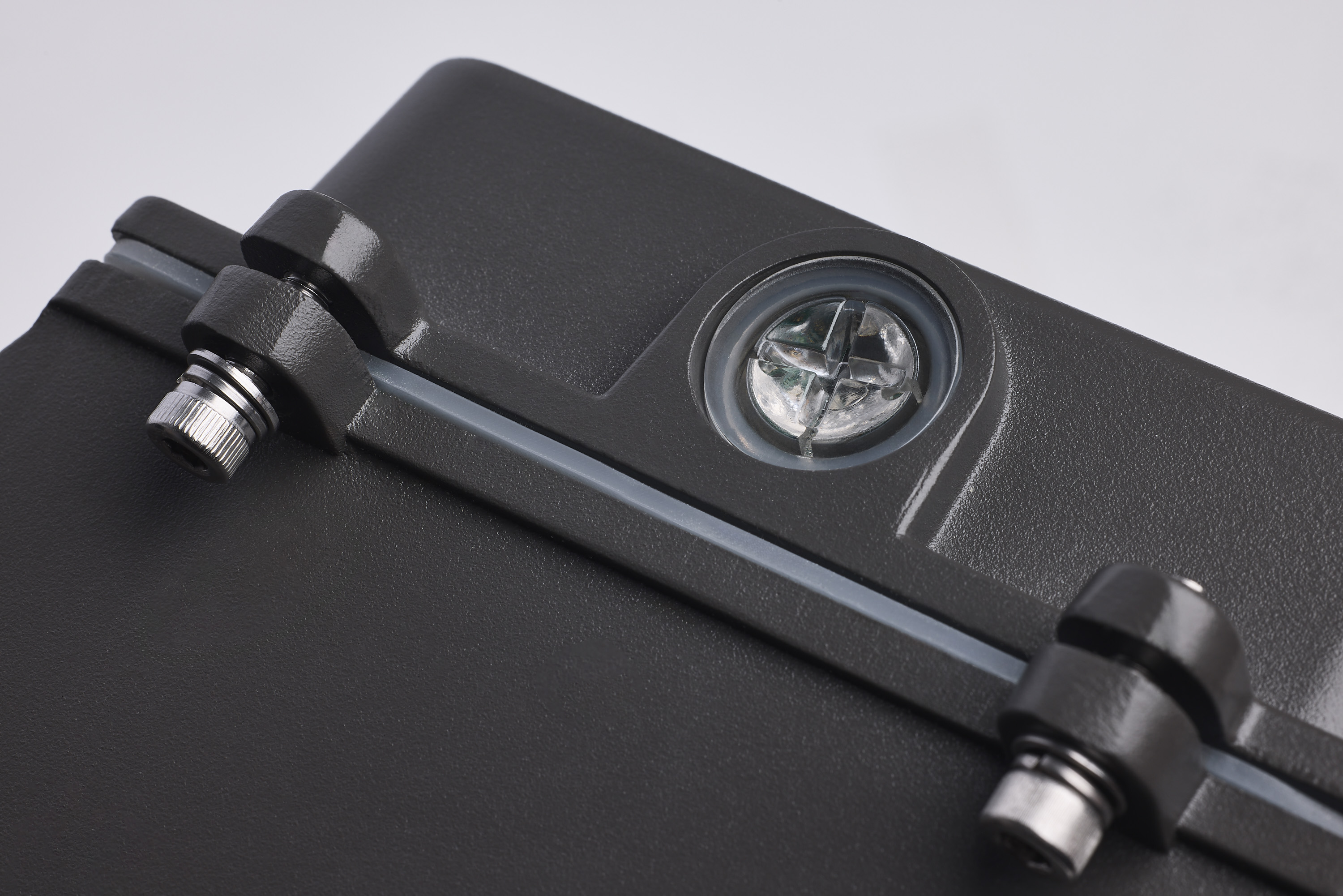 SEMI CUTOFF WALL PACK - 65-942