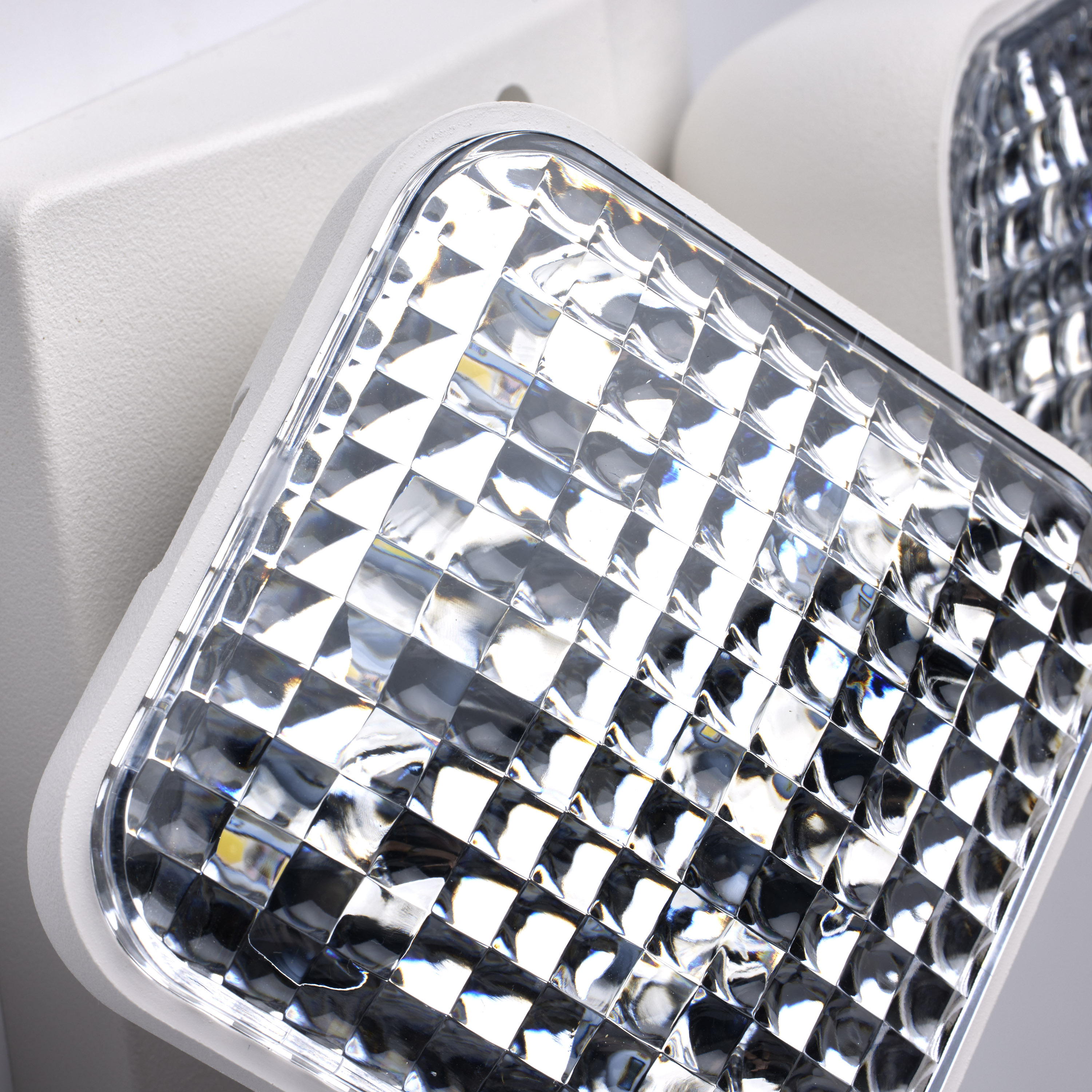 REMOTE EMERG LIGHT DH - 67-135