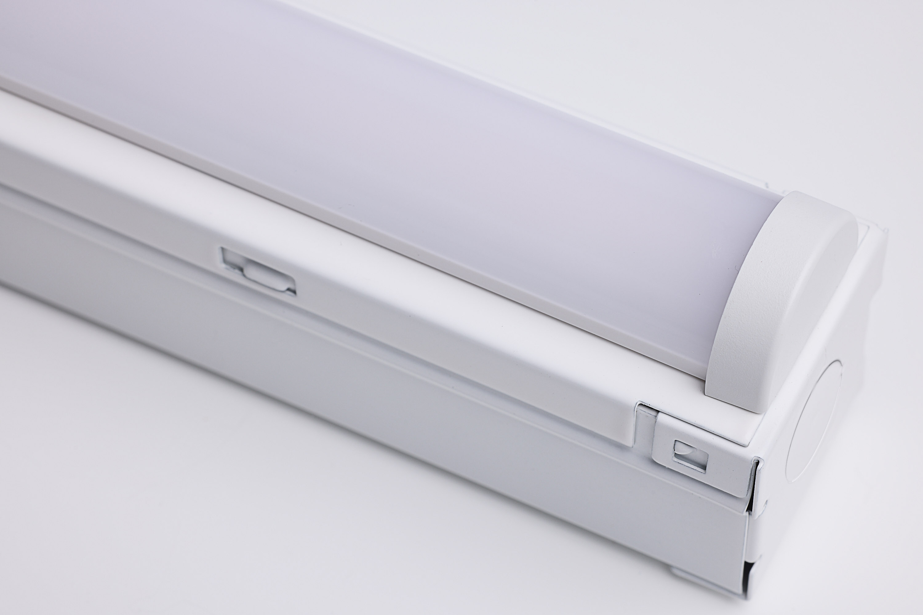4FT 19W LED STRIP LIGHT - 65-1221