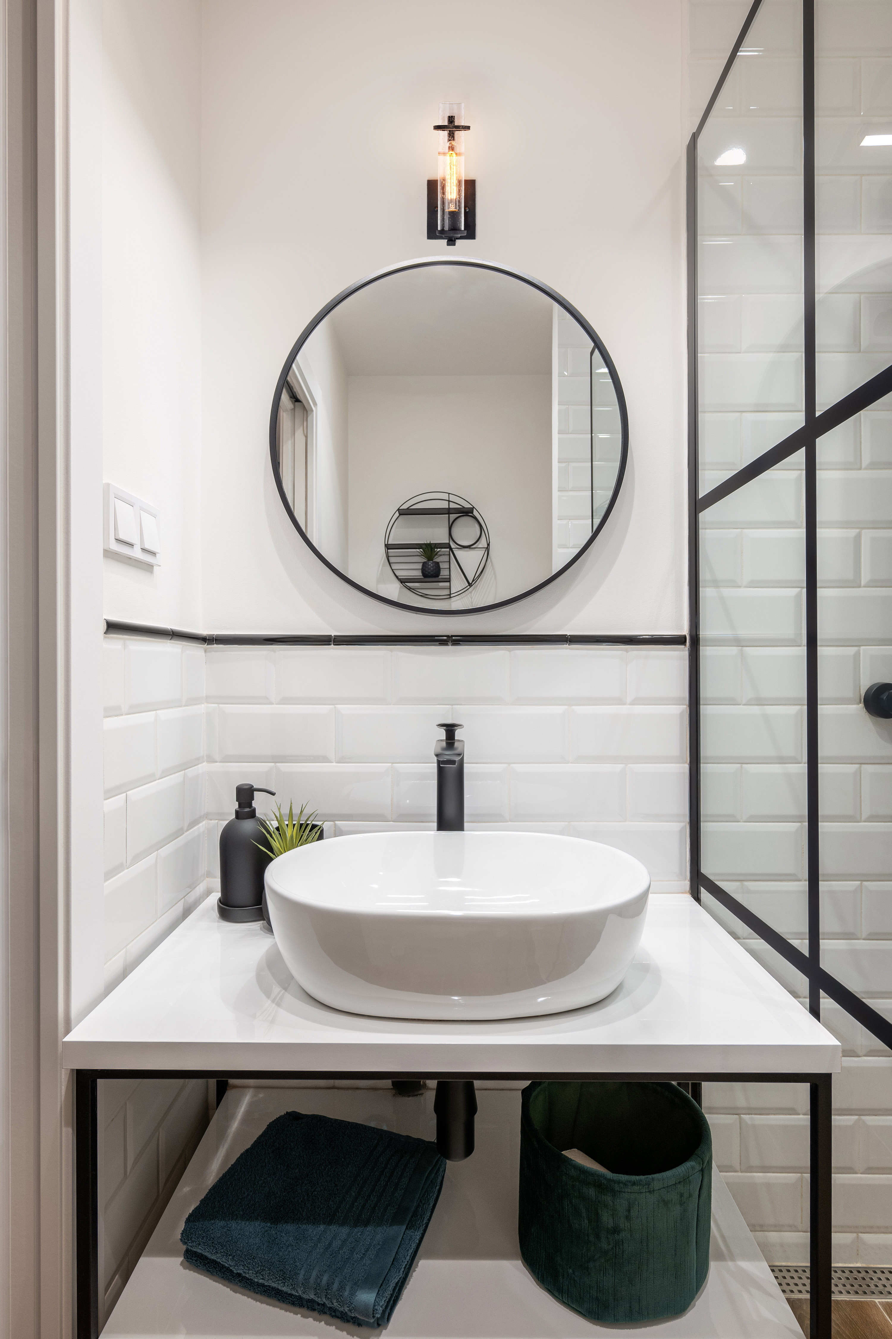 DONZI - 1 LIGHT VANITY - 60-6381