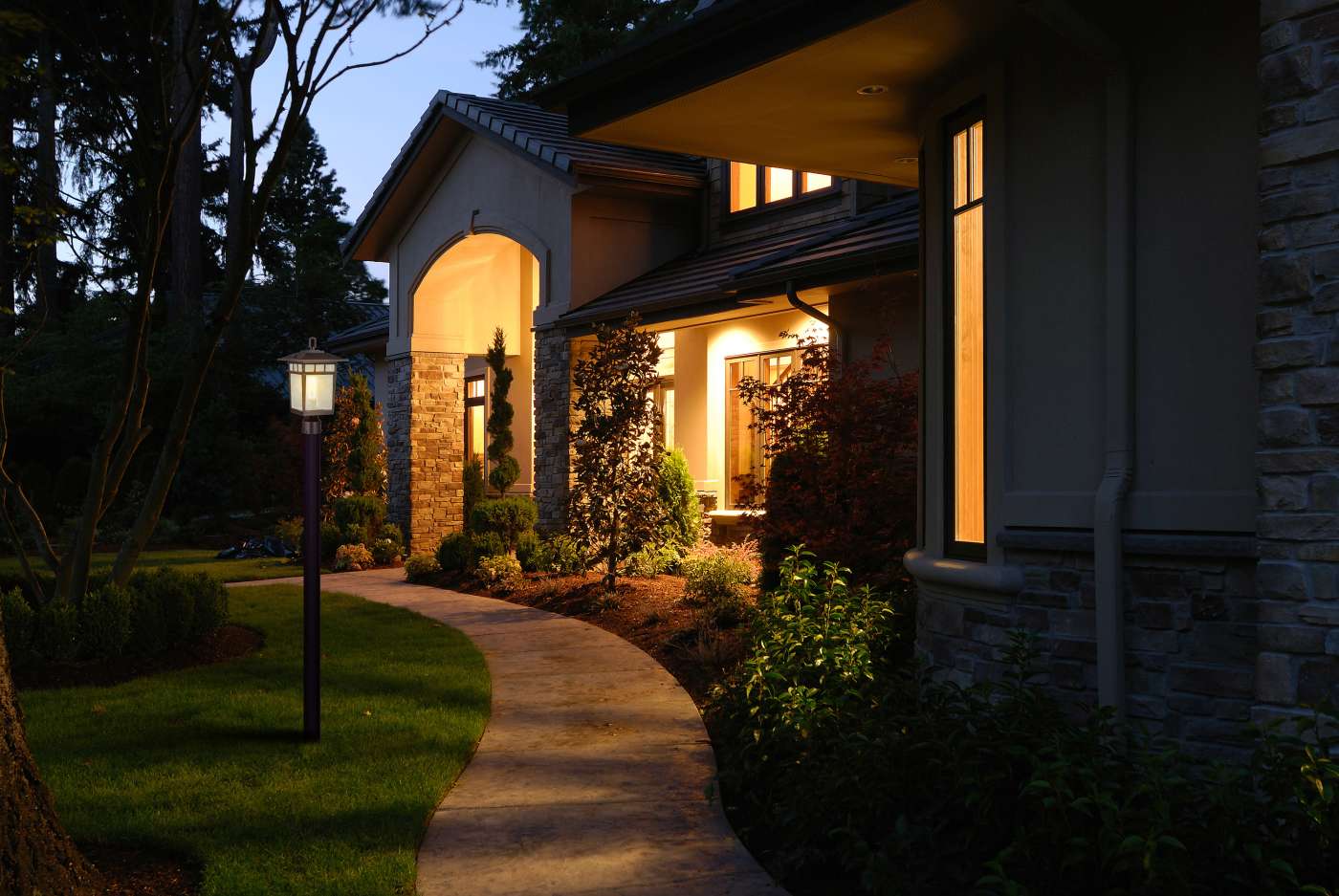 COVE NECK 1LT OUTDOOR LG POST - 60-5952