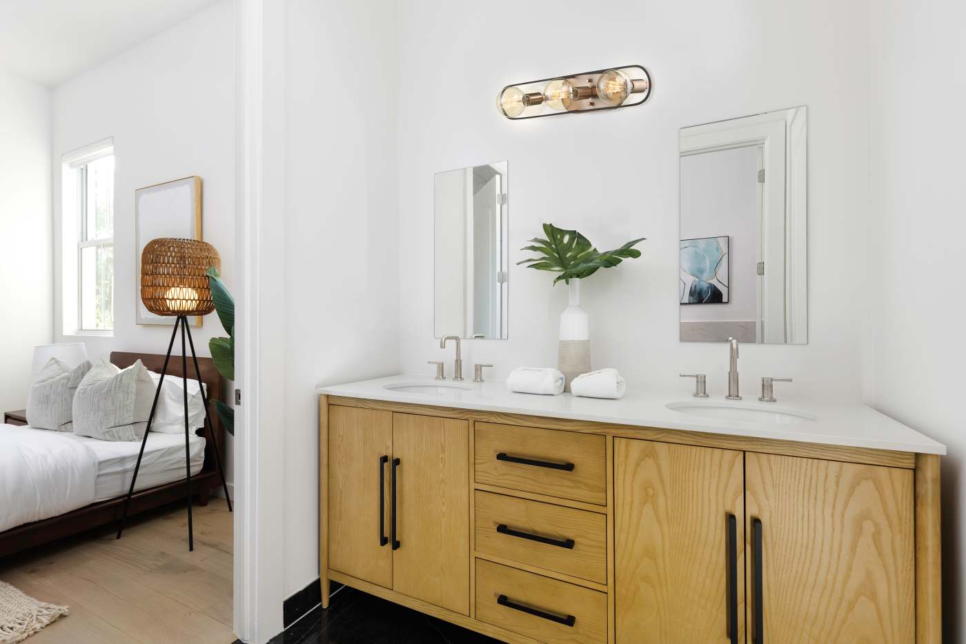 CHASSIS 3 LIGHT VANITY - 60-6653