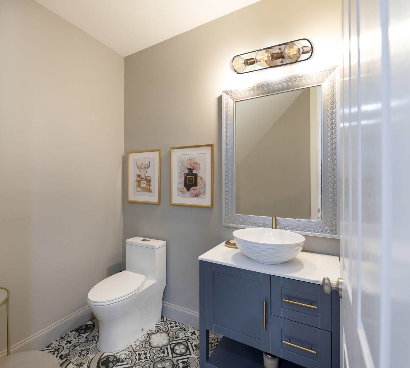 CHASSIS 3 LIGHT VANITY - 60-6653