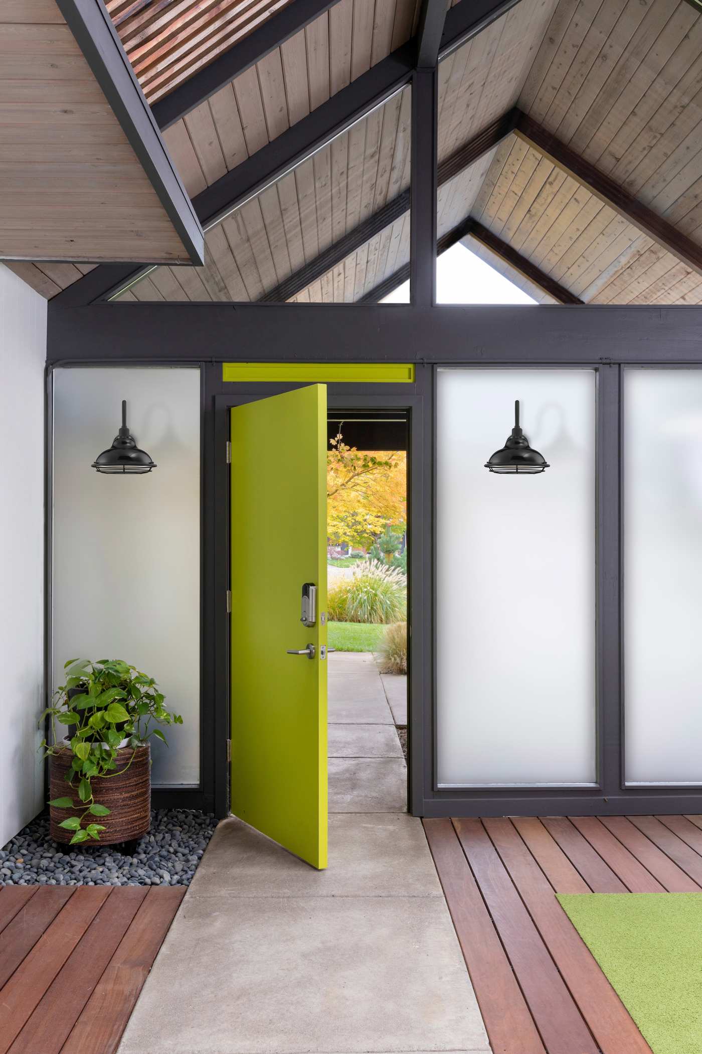 NEWBRIDGE 1LT LG OUTDOOR WALL - 60-7002