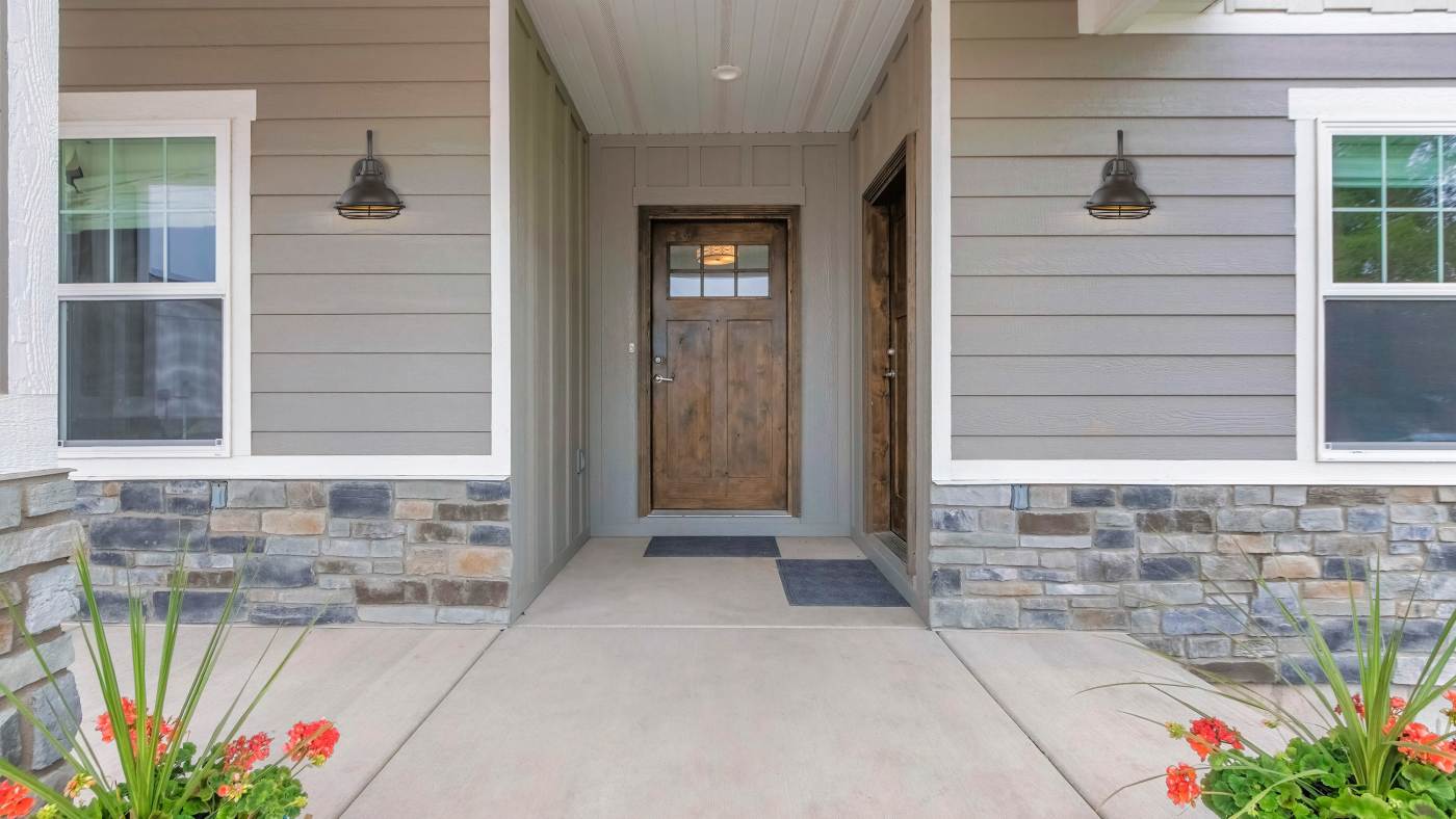 NEWBRIDGE 1LT SM OUTDOOR WALL - 60-7011