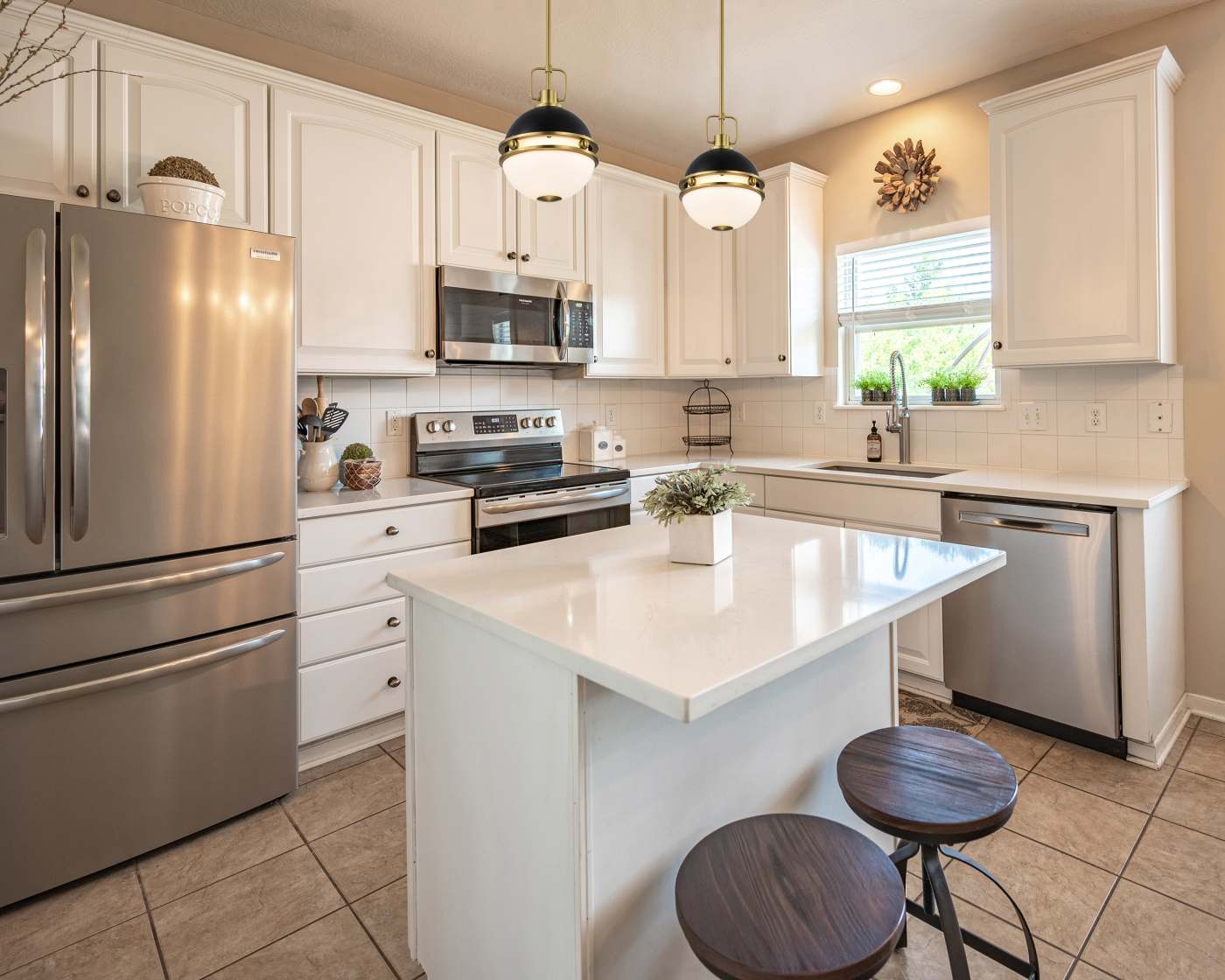 EVERTON 1 LIGHT 10" PENDANT - 60-7876