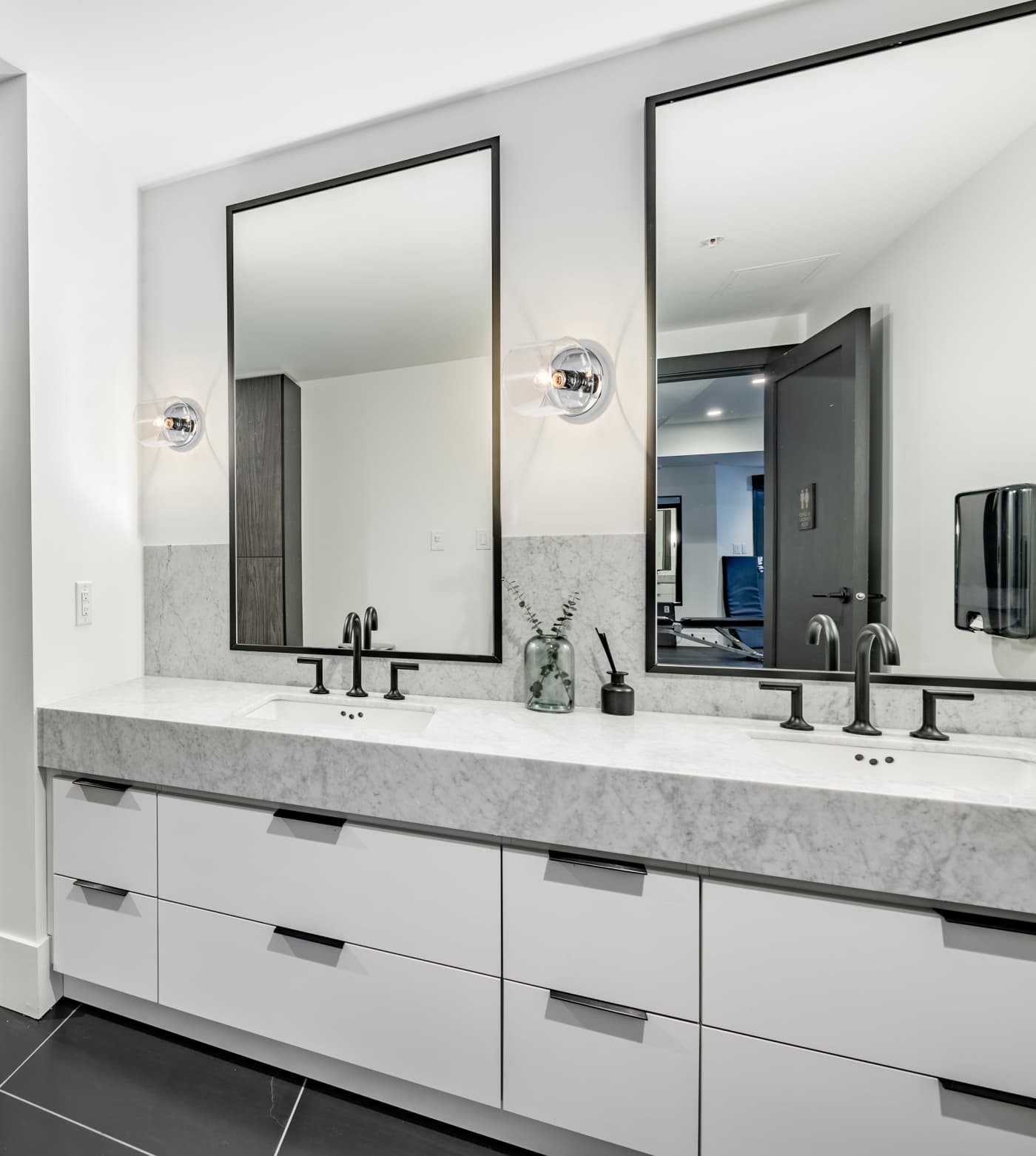 MARLOWE 1 LIGHT VANITY - 60-8071