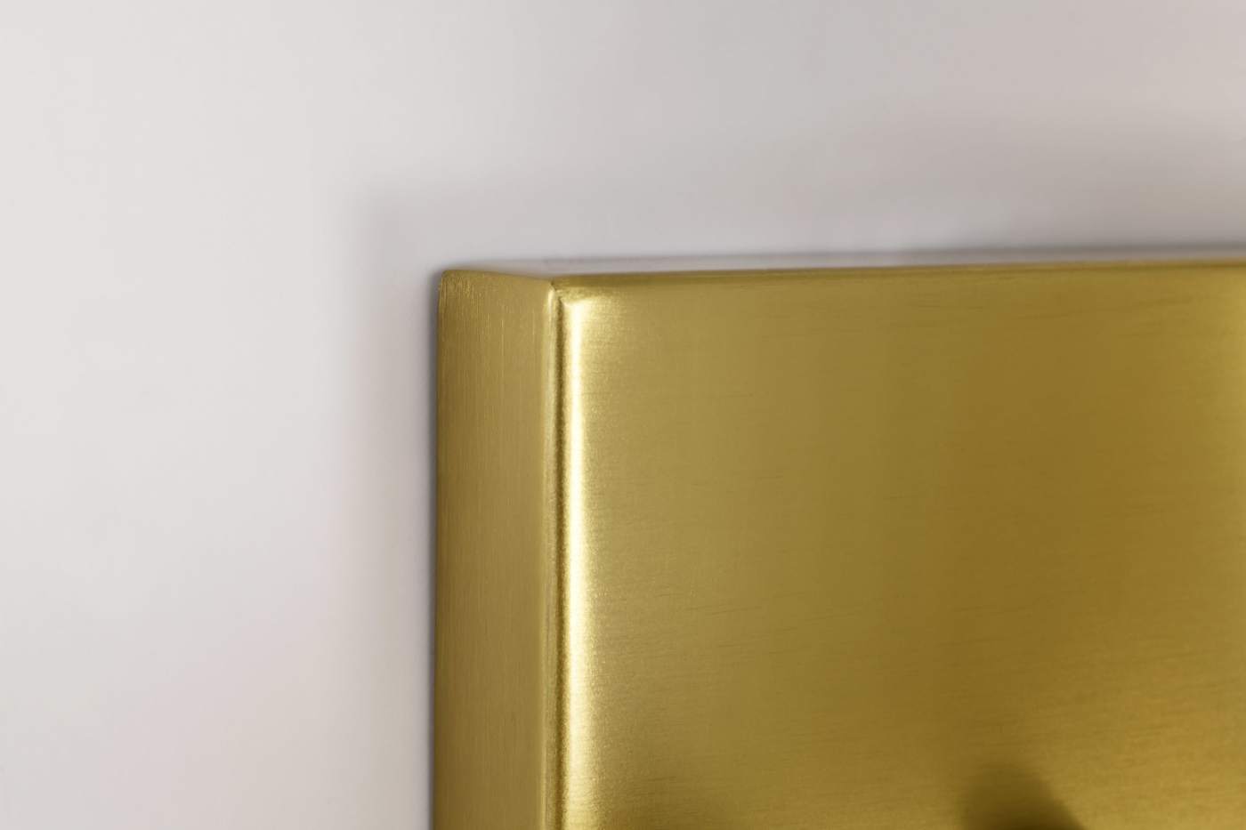 ROYALE 3 LIGHT VANITY - 60-8723