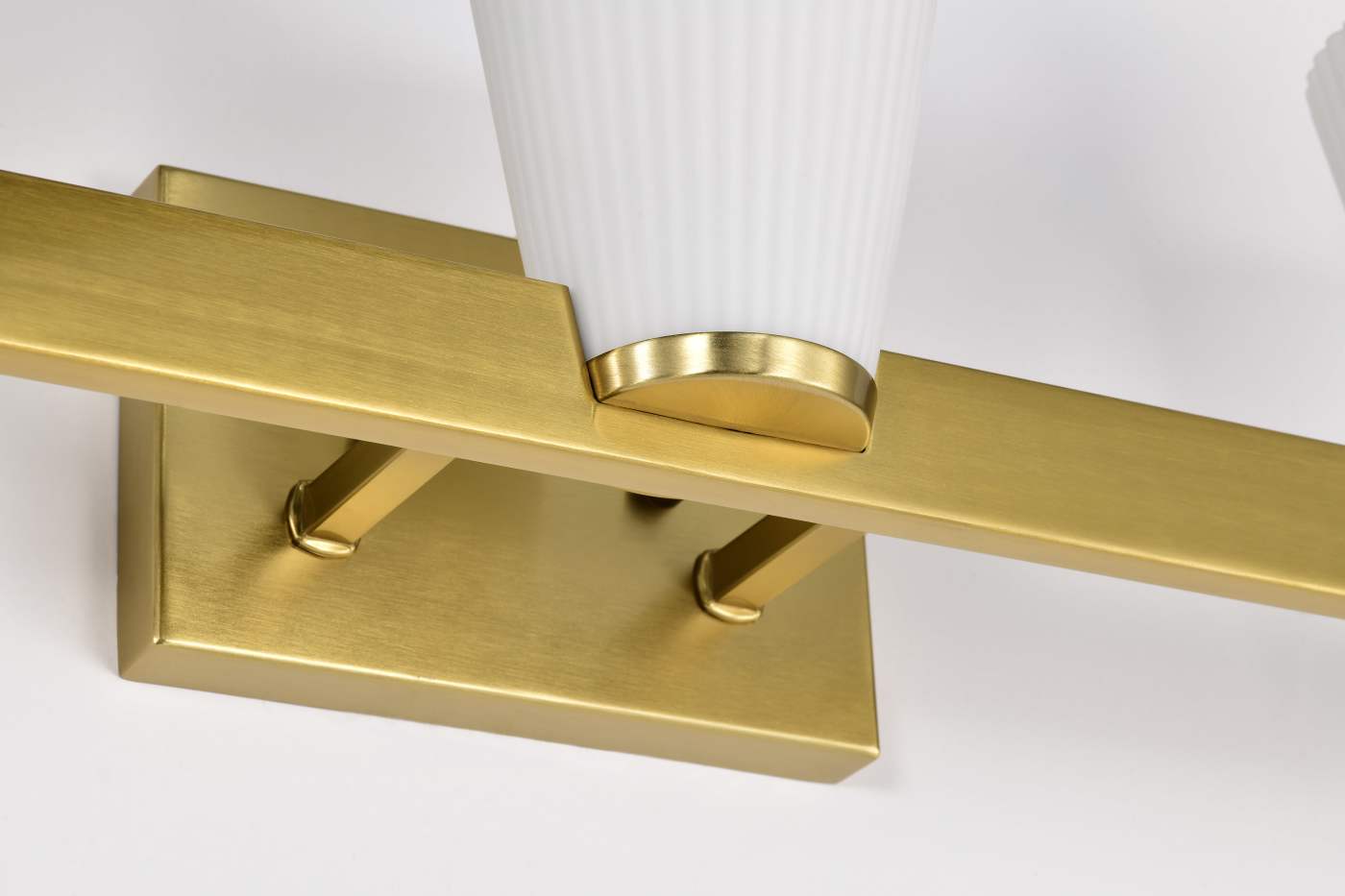 ROYALE 3 LIGHT VANITY - 60-8723