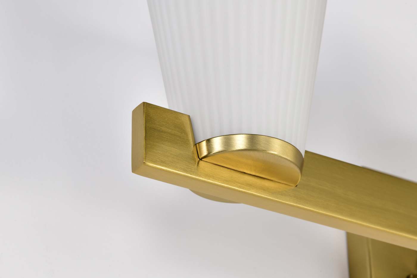 ROYALE 3 LIGHT VANITY - 60-8723