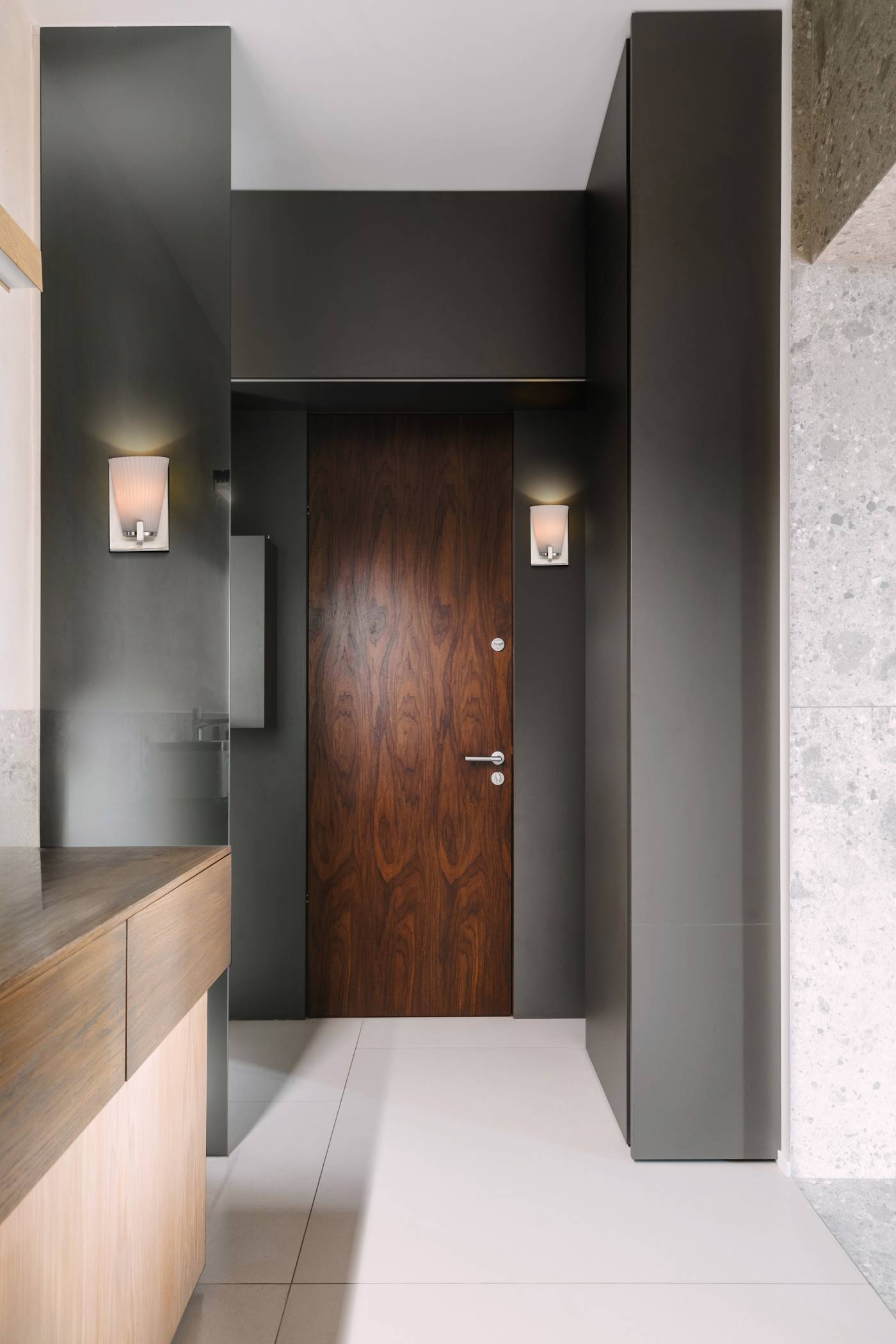 ROYALE 1 LIGHT VANITY - 60-8731