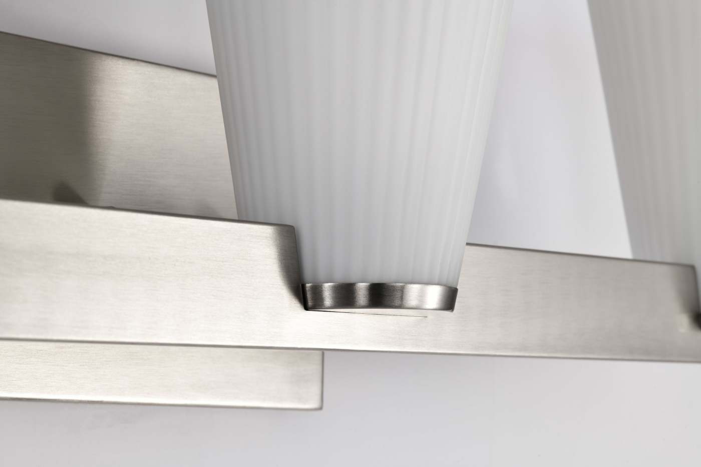 ROYALE 3 LIGHT VANITY - 60-8733